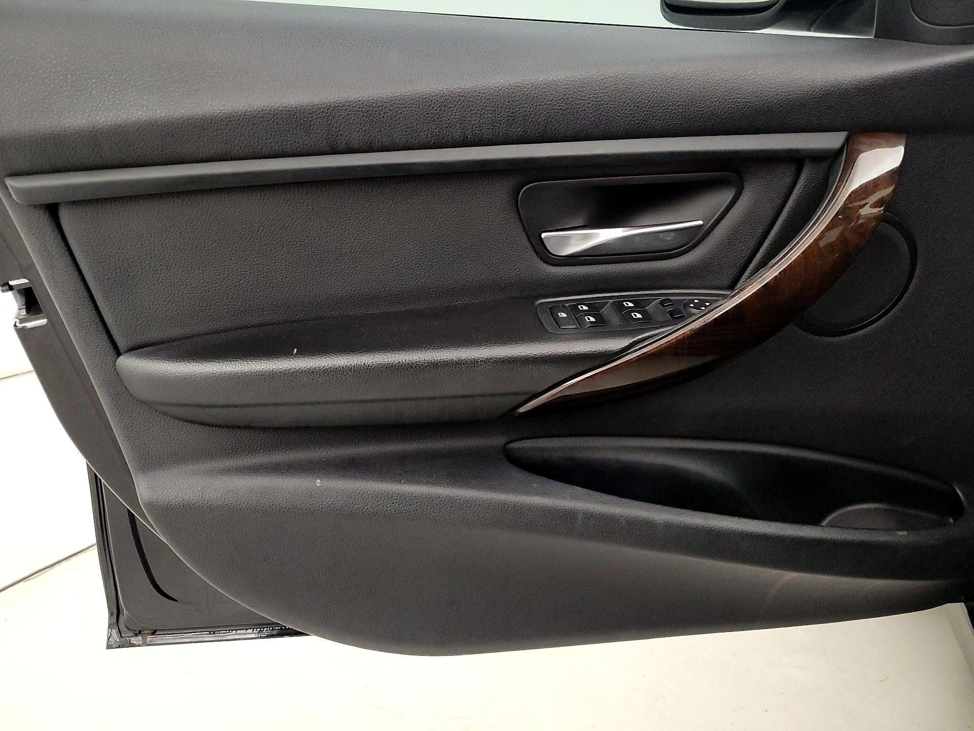 Thumbnail: 2015 BMW 3 Series - 12