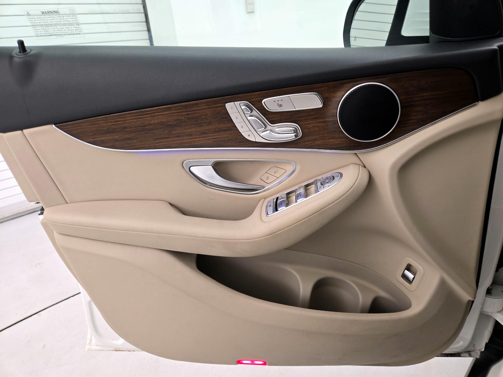 Thumbnail: 2022 Mercedes-Benz GLC - 12