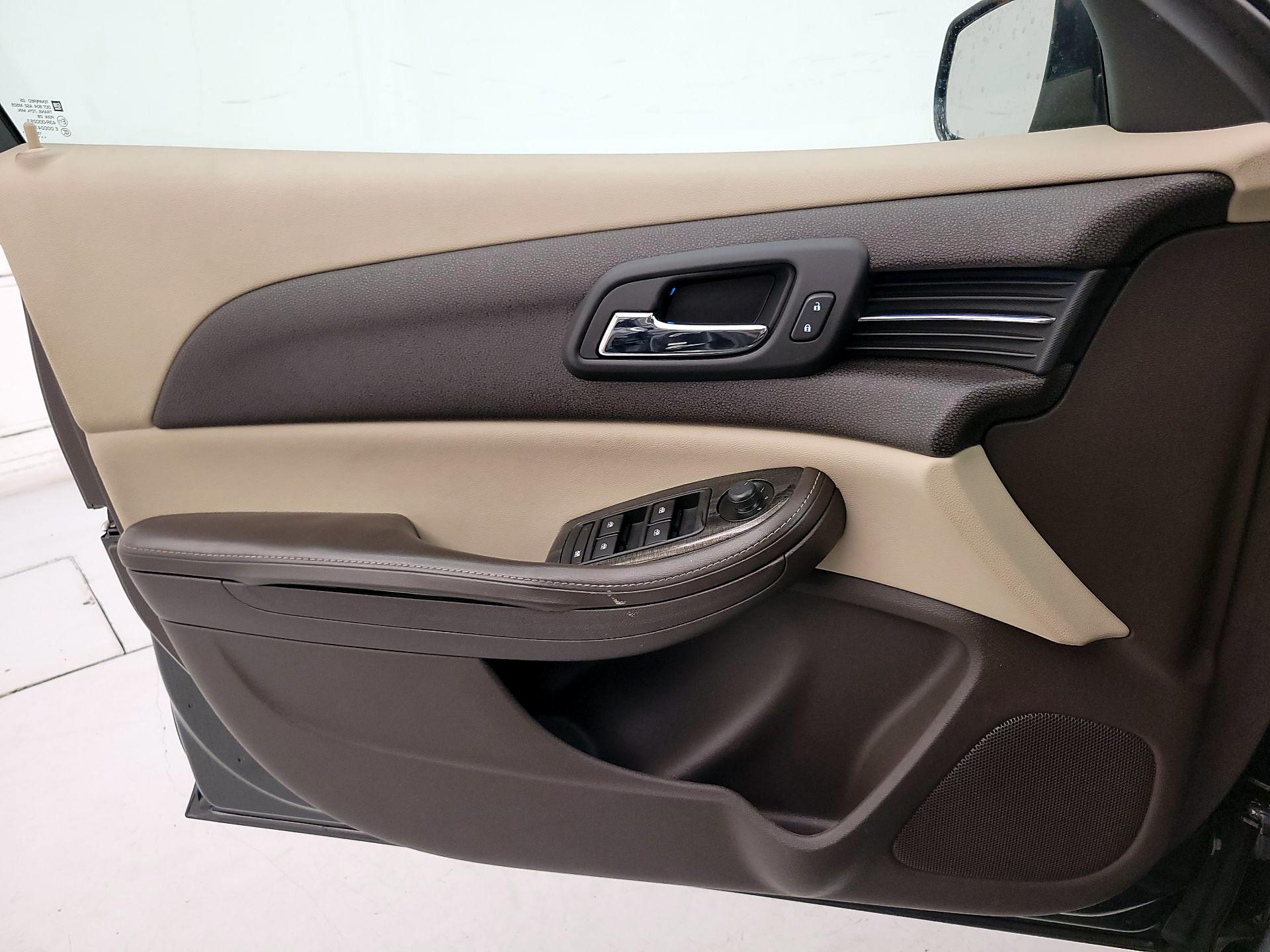 Thumbnail: 2016 Chevrolet Malibu - 12