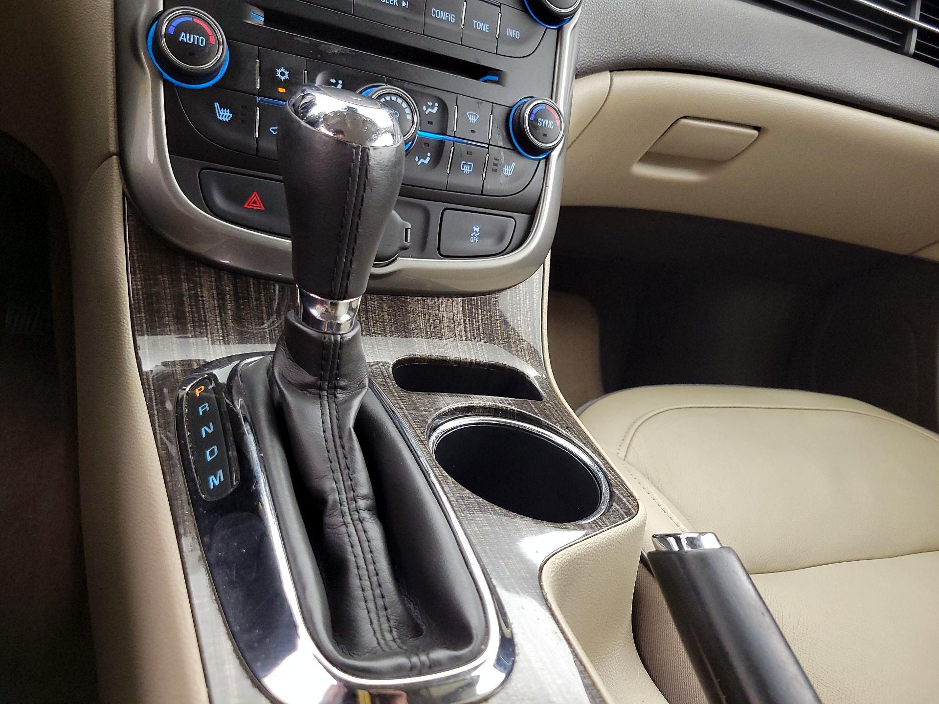 Thumbnail: 2016 Chevrolet Malibu - 16