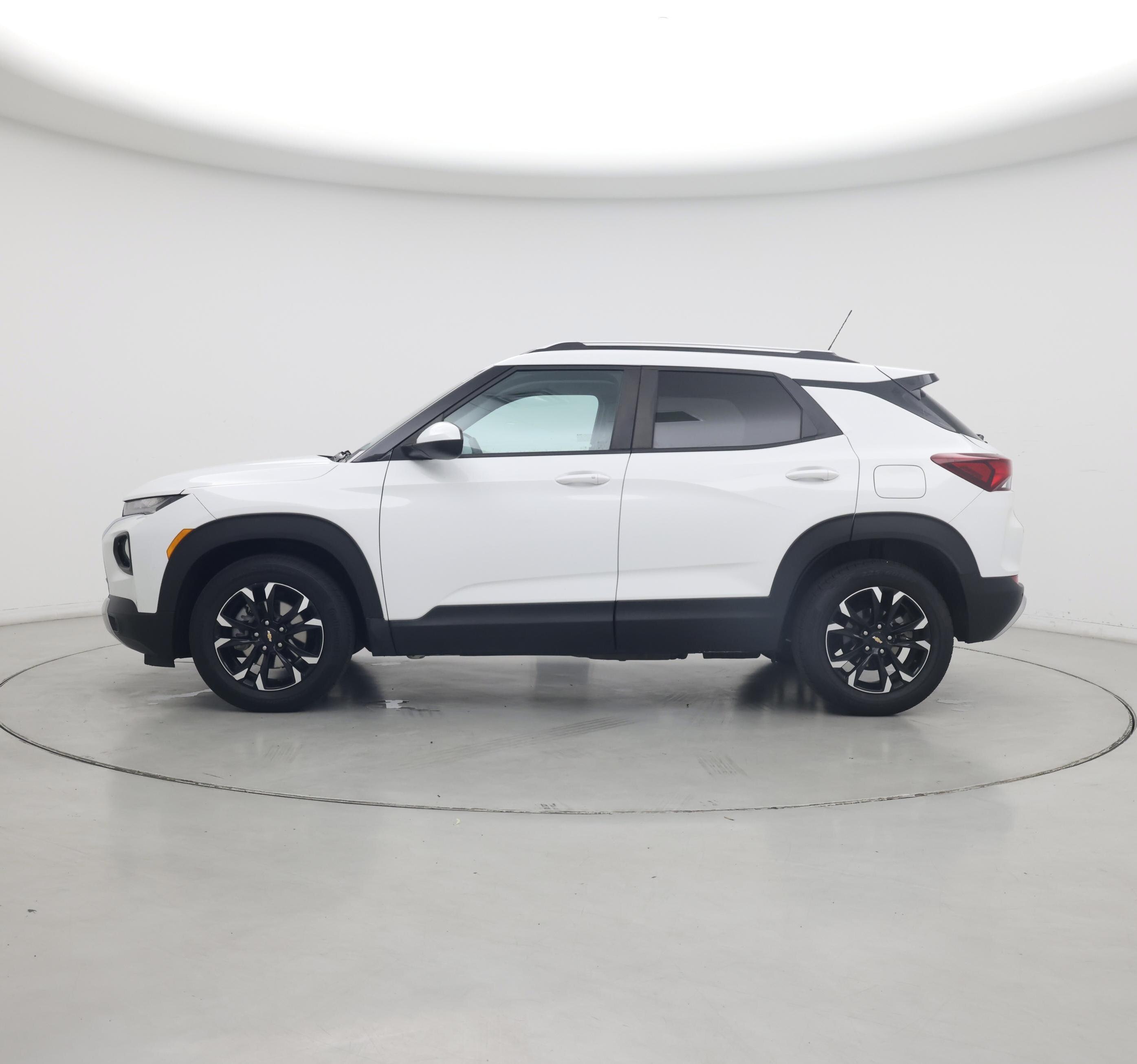 Thumbnail: 2023 Chevrolet TrailBlazer - 3