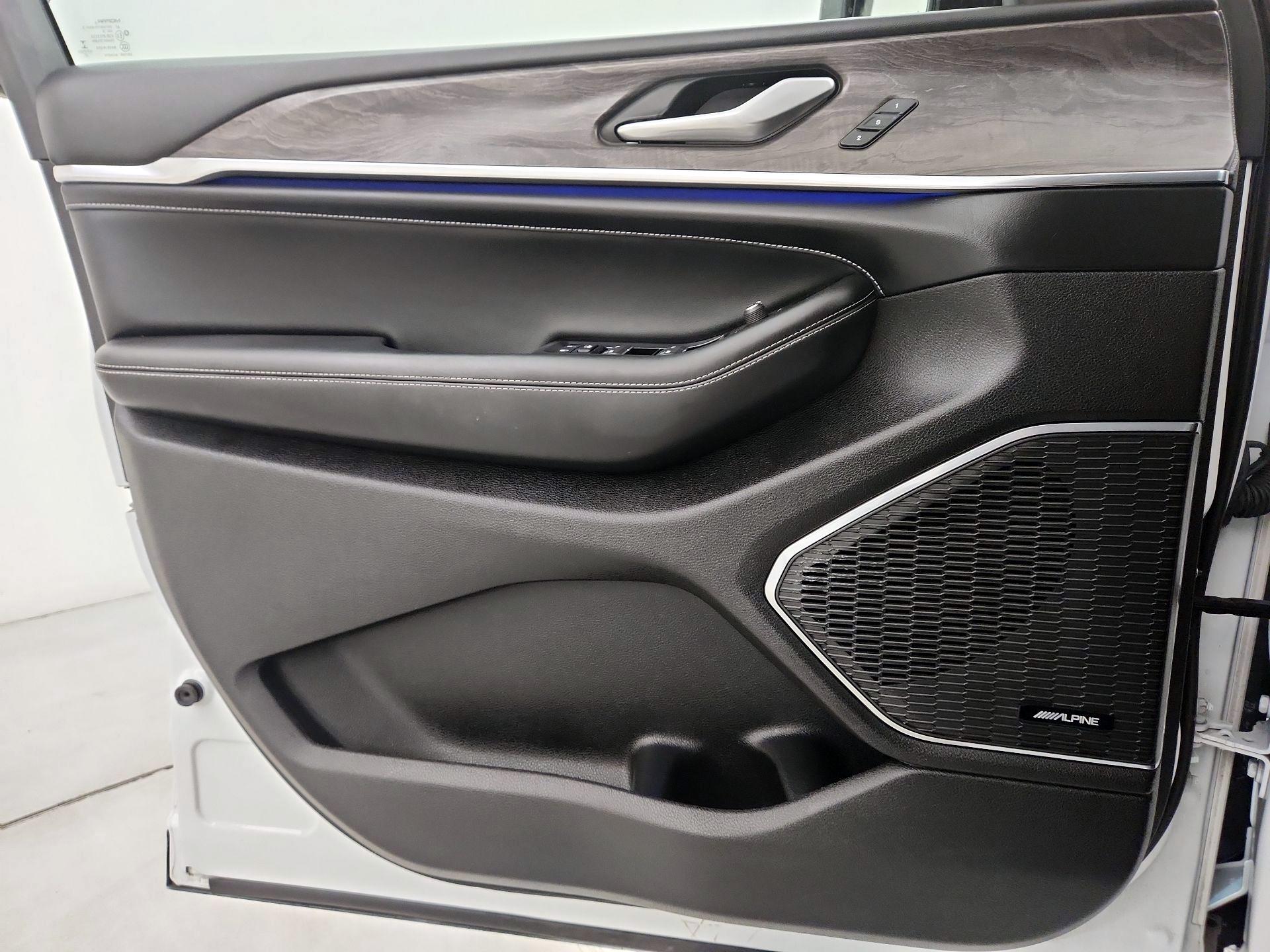 Thumbnail: 2022 Jeep Grand Cherokee - 12