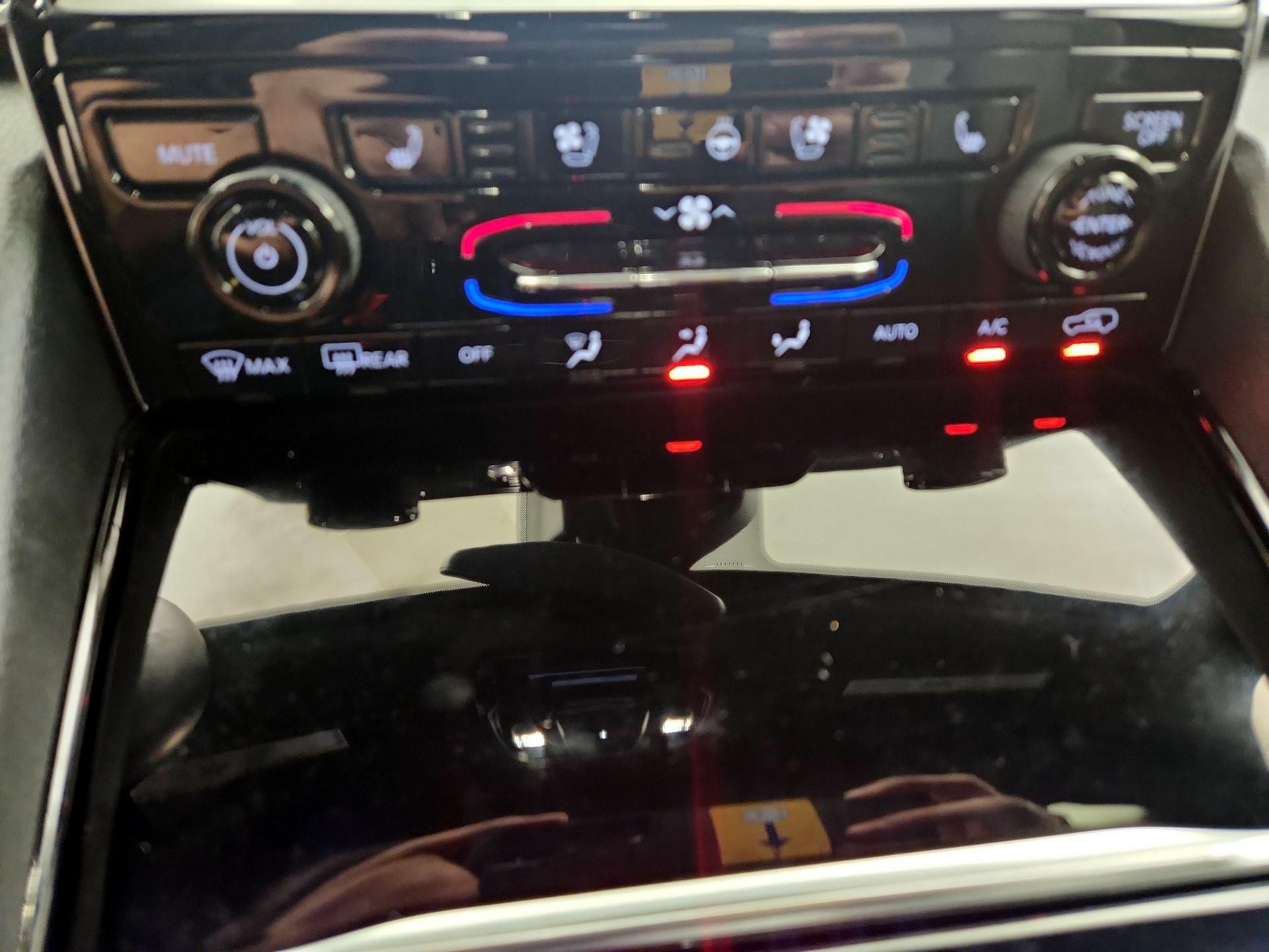 Thumbnail: 2022 Jeep Grand Cherokee - 17