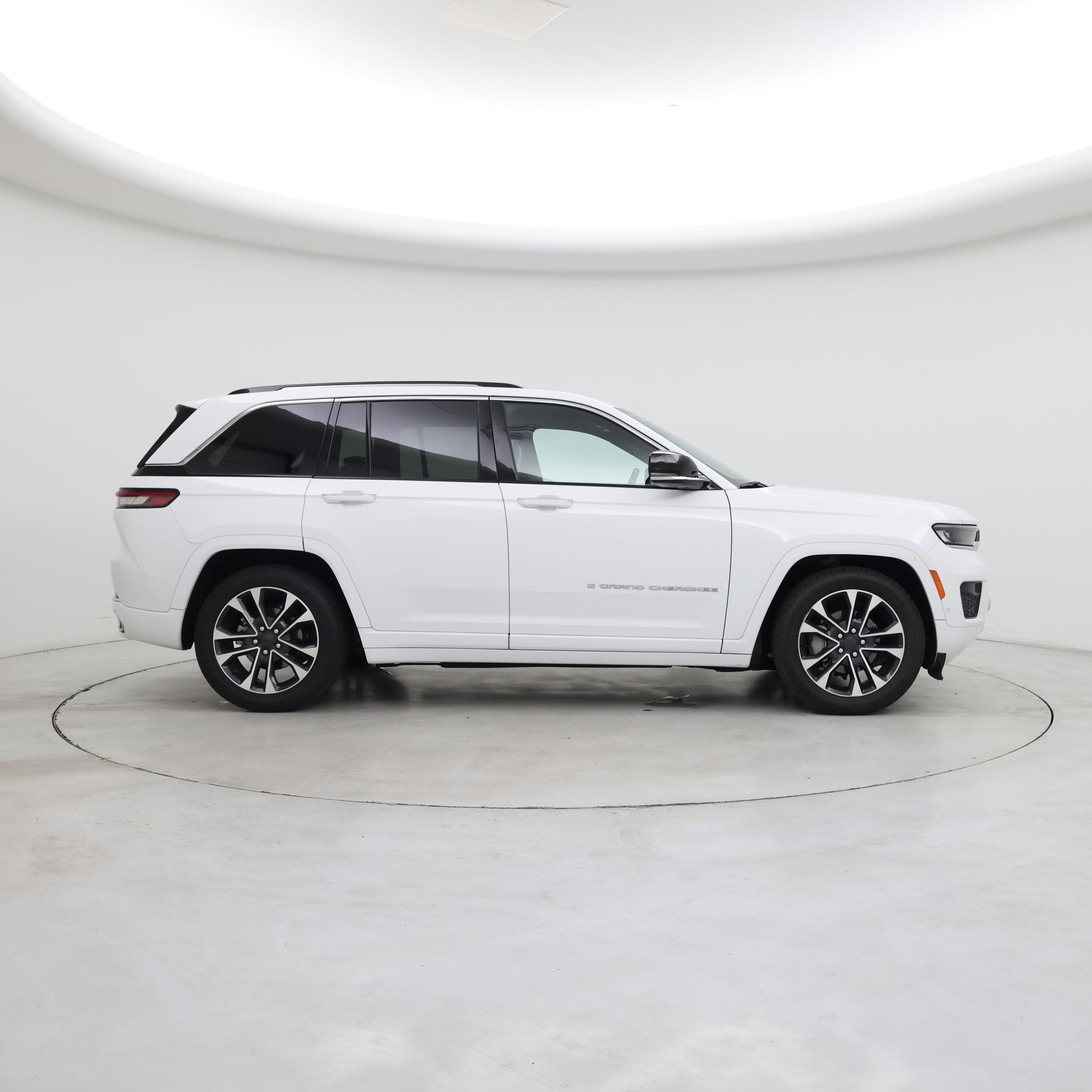 Thumbnail: 2022 Jeep Grand Cherokee - 7