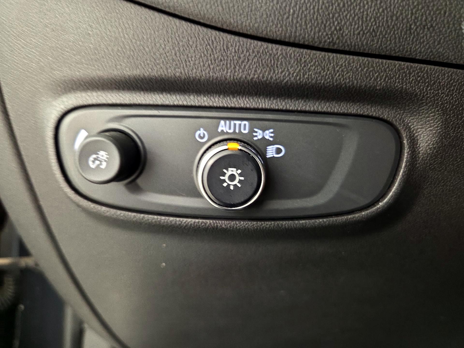 Thumbnail: 2022 Chevrolet Equinox - 13