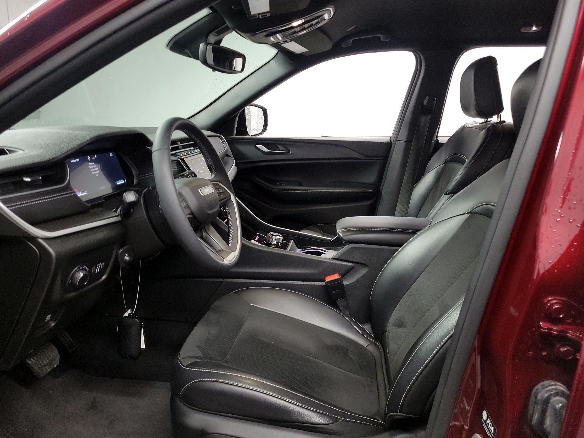 Thumbnail: 2023 Jeep Grand Cherokee - 11