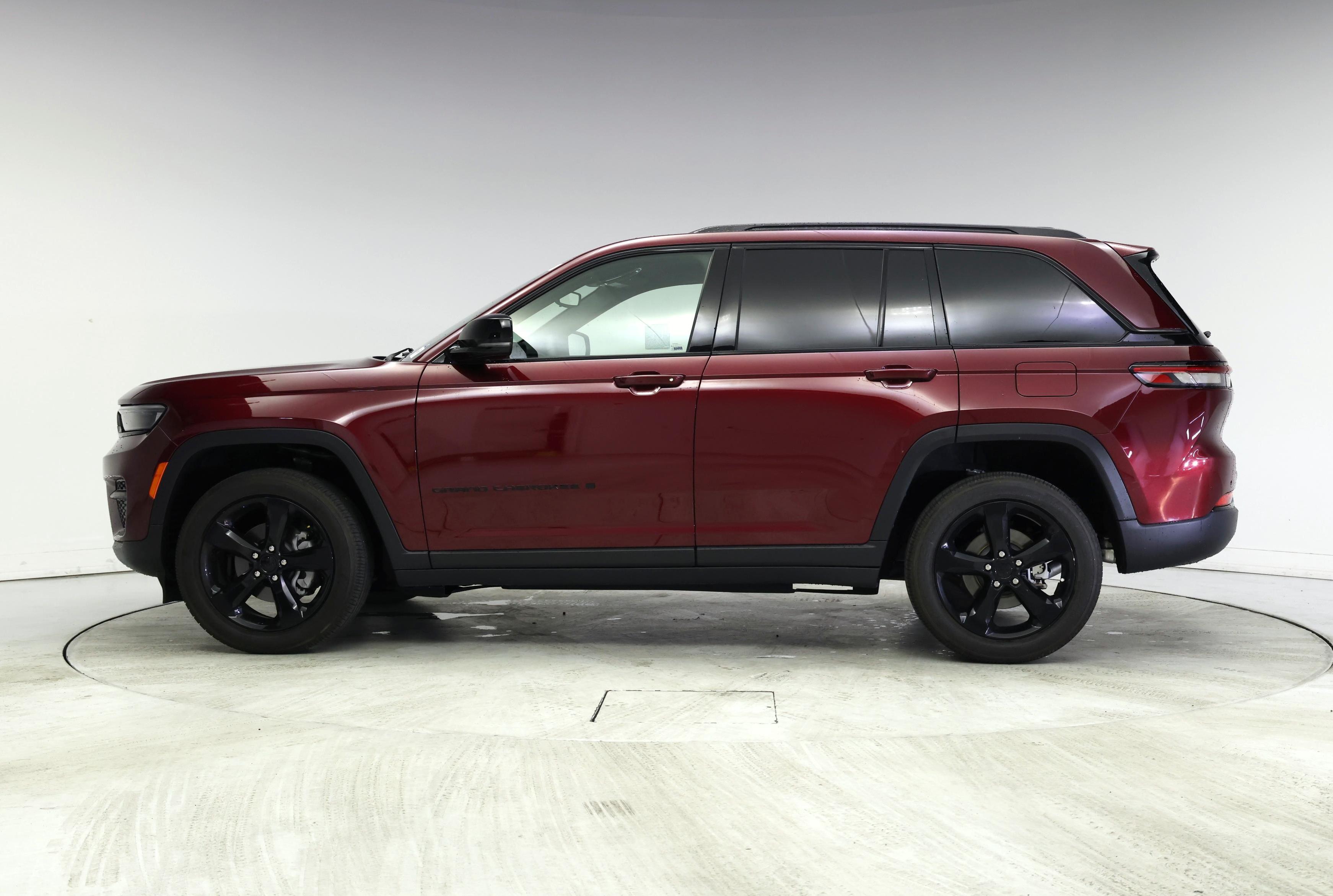 Thumbnail: 2023 Jeep Grand Cherokee - 3