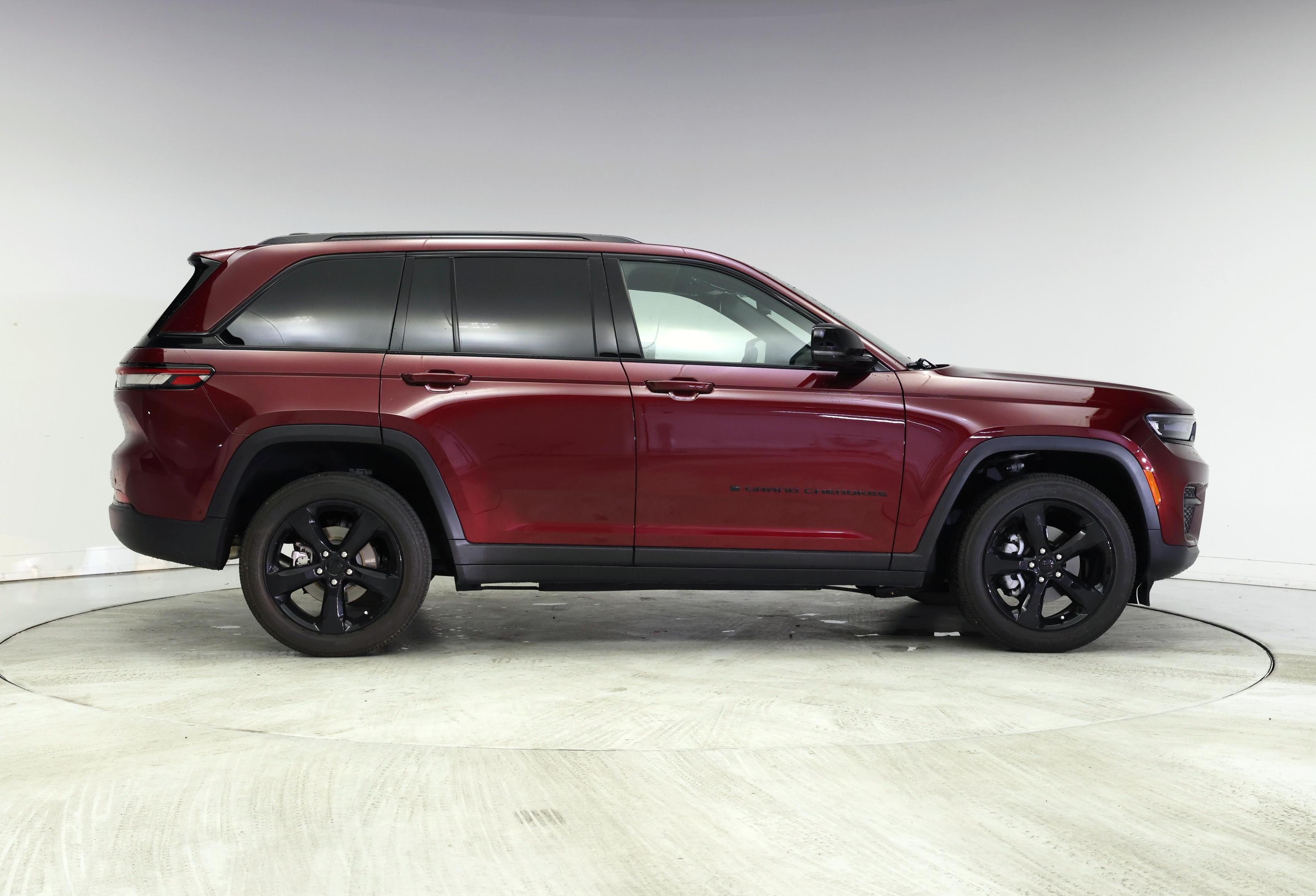 Thumbnail: 2023 Jeep Grand Cherokee - 7