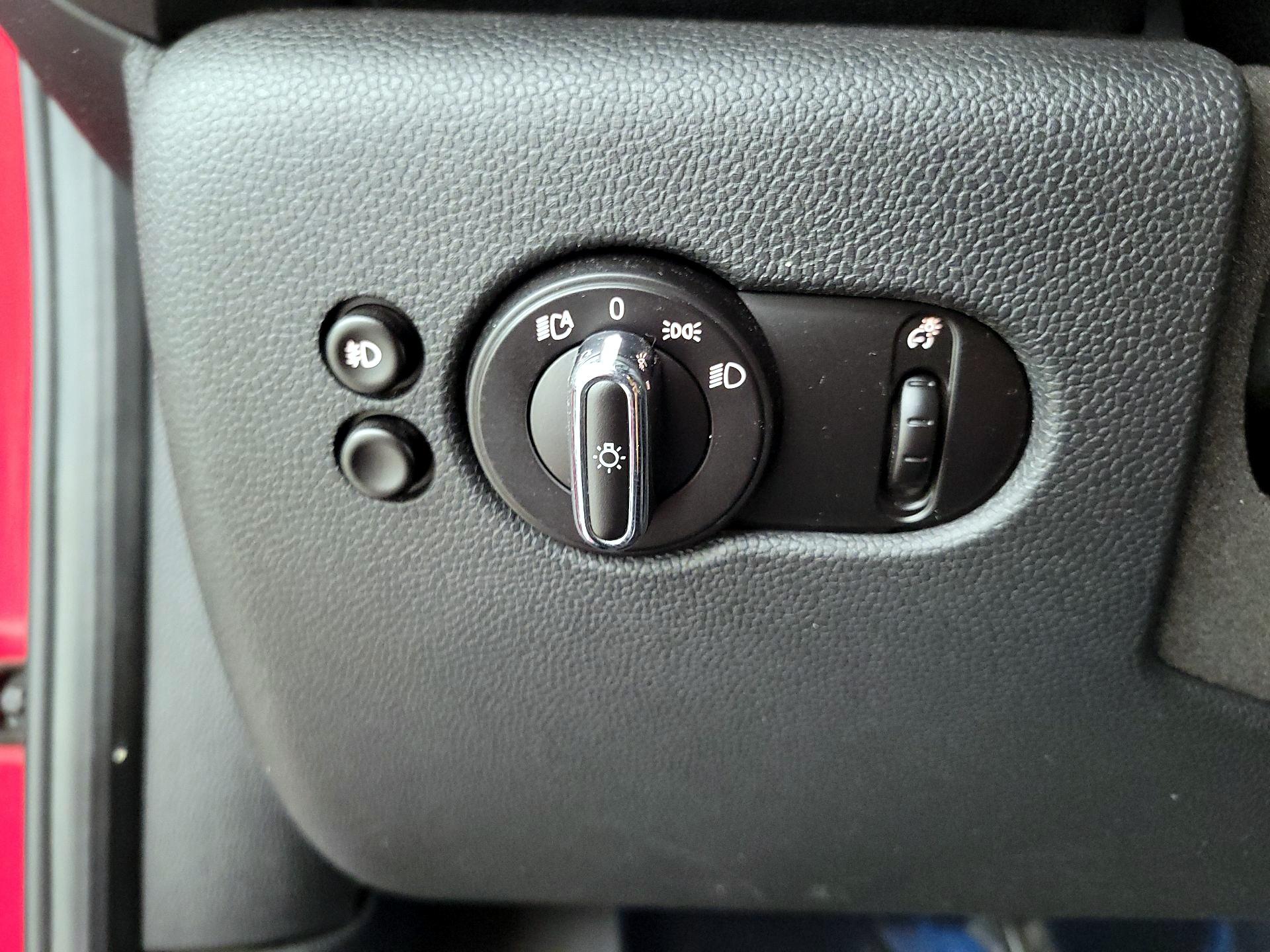 Thumbnail: 2015 MINI Cooper Hardtop - 13