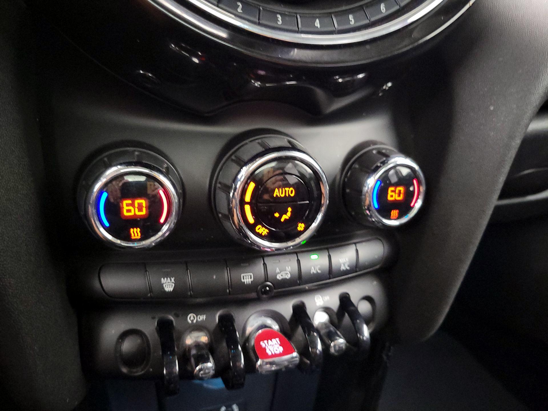Thumbnail: 2015 MINI Cooper Hardtop - 16