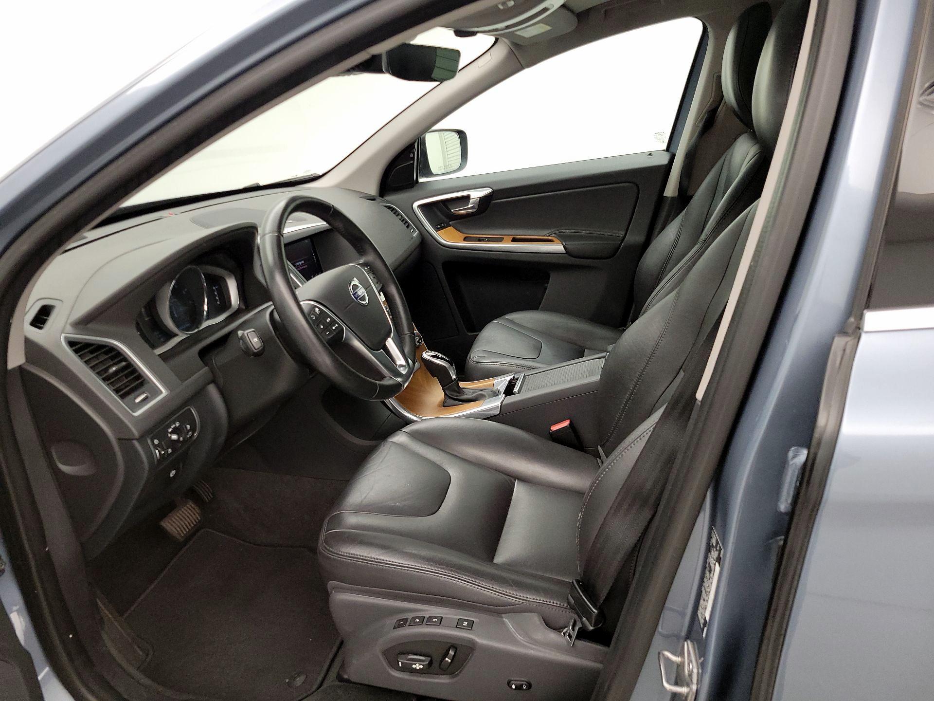Thumbnail: 2017 Volvo XC60 - 11