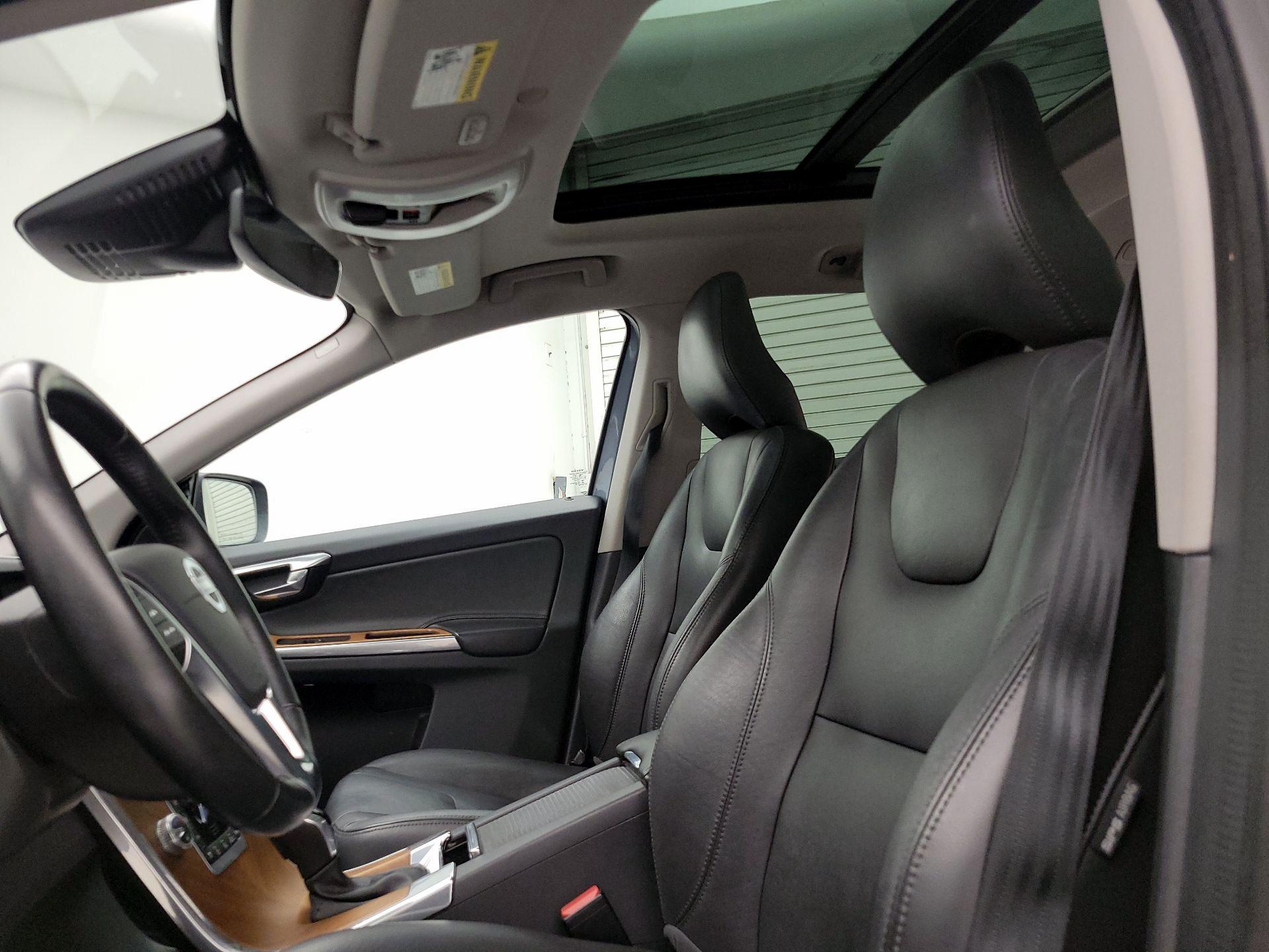Thumbnail: 2017 Volvo XC60 - 19