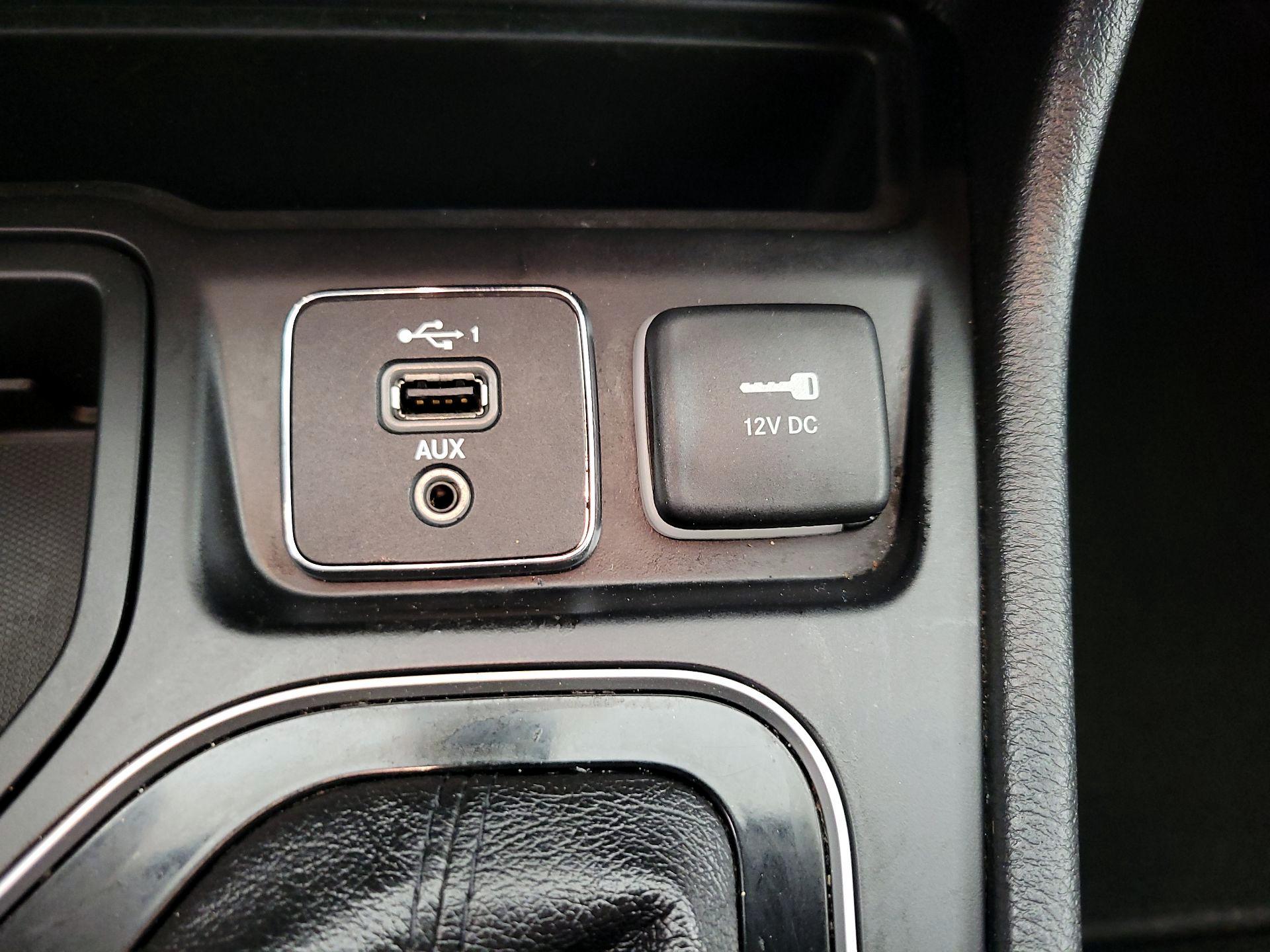 Thumbnail: 2019 Jeep Cherokee - 18