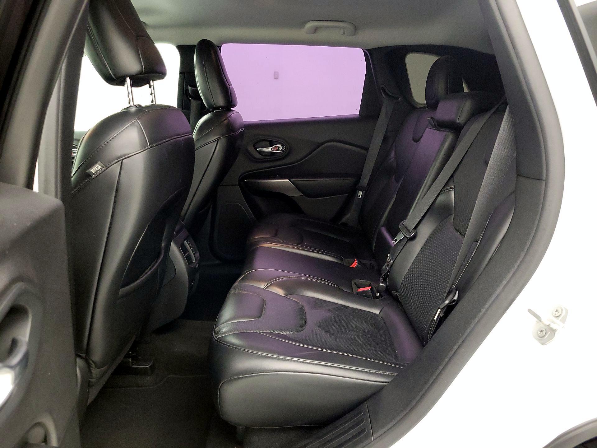 Thumbnail: 2019 Jeep Cherokee - 19