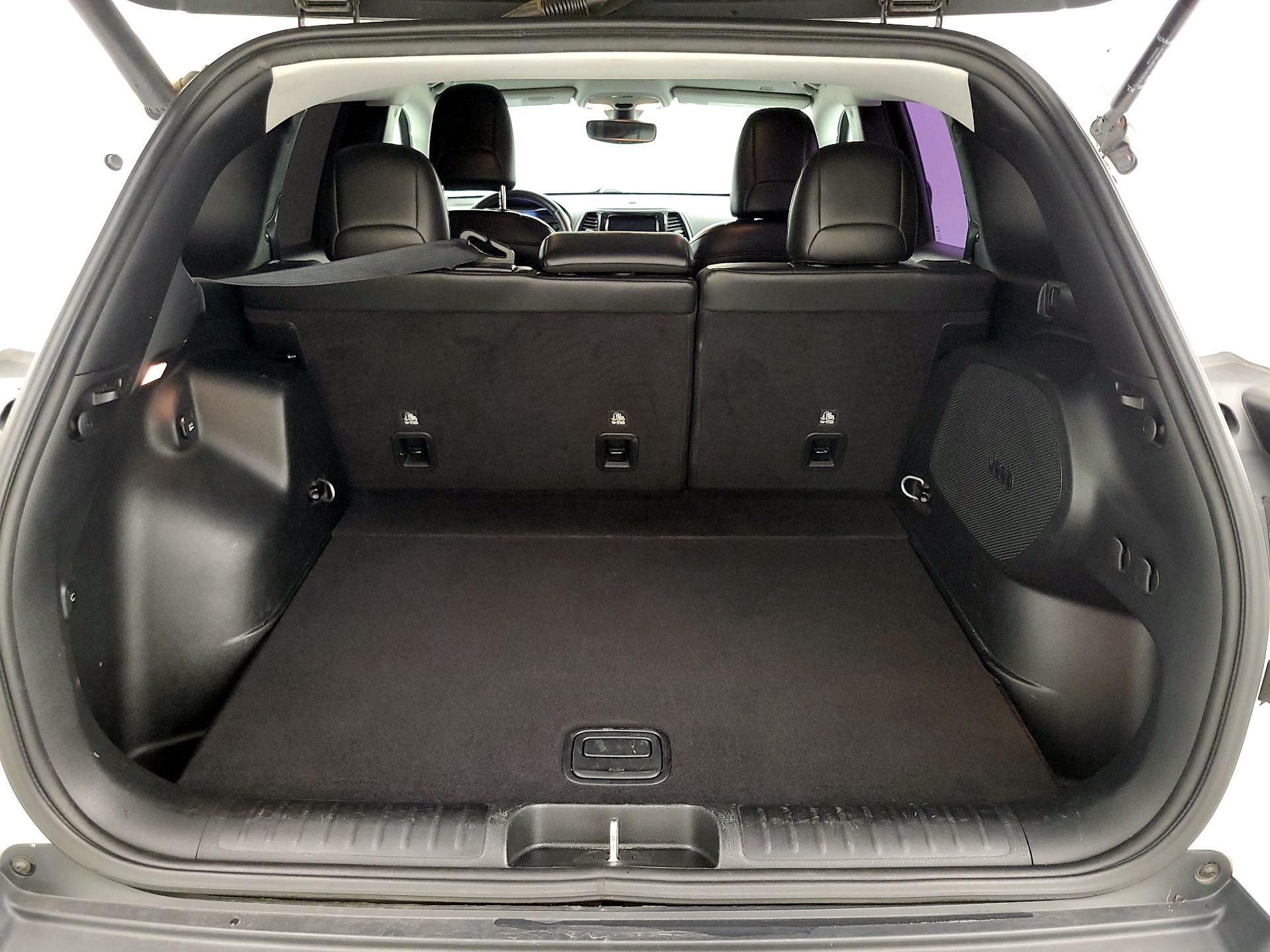 Thumbnail: 2019 Jeep Cherokee - 20
