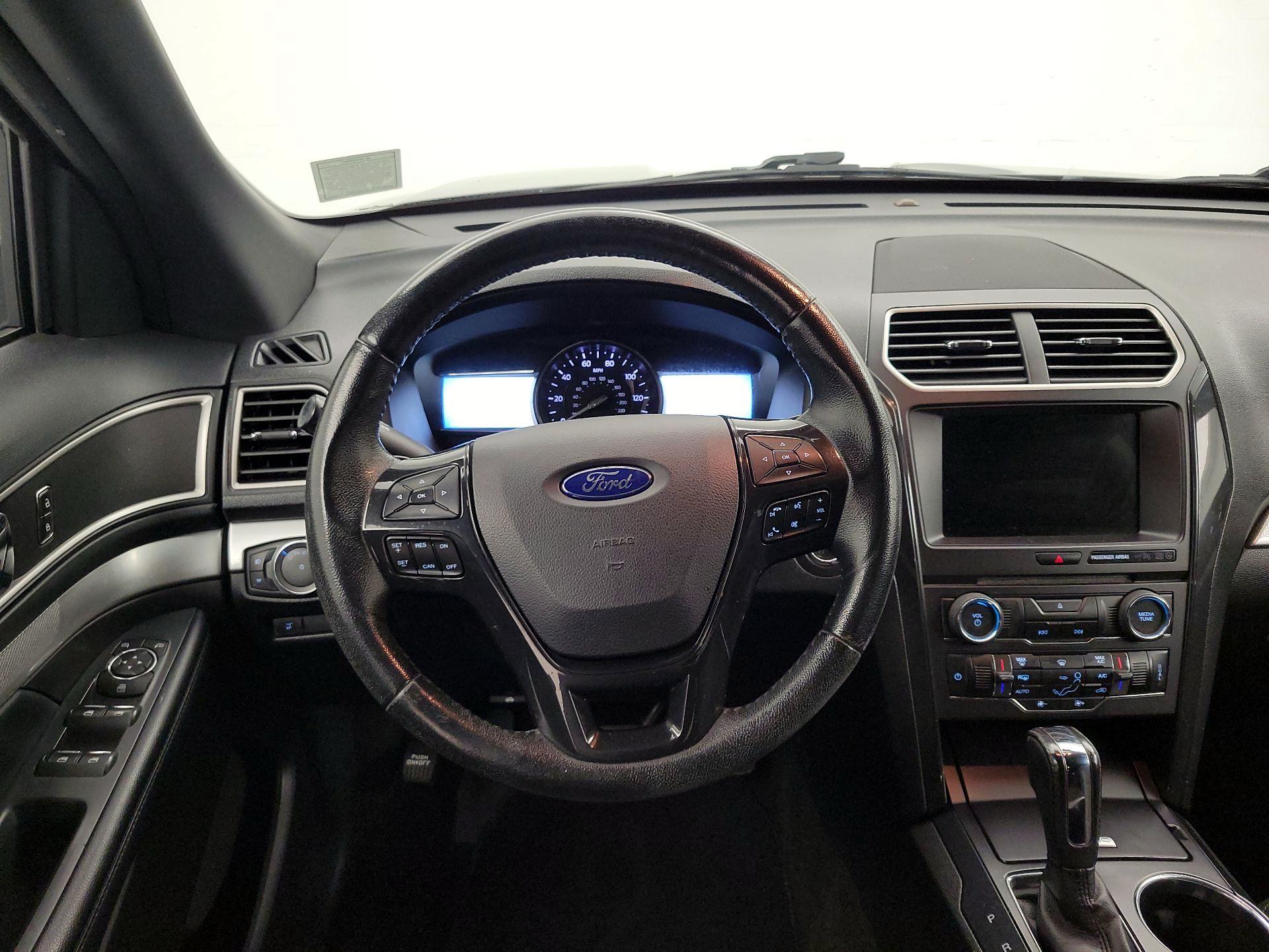 Thumbnail: 2017 Ford Explorer - 10