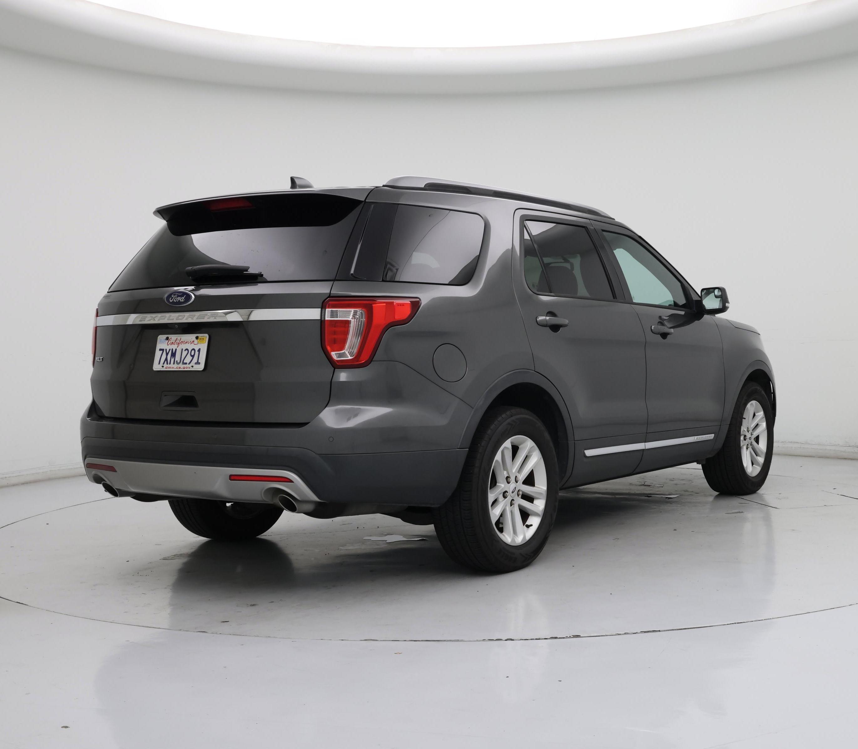 Thumbnail: 2017 Ford Explorer - 8