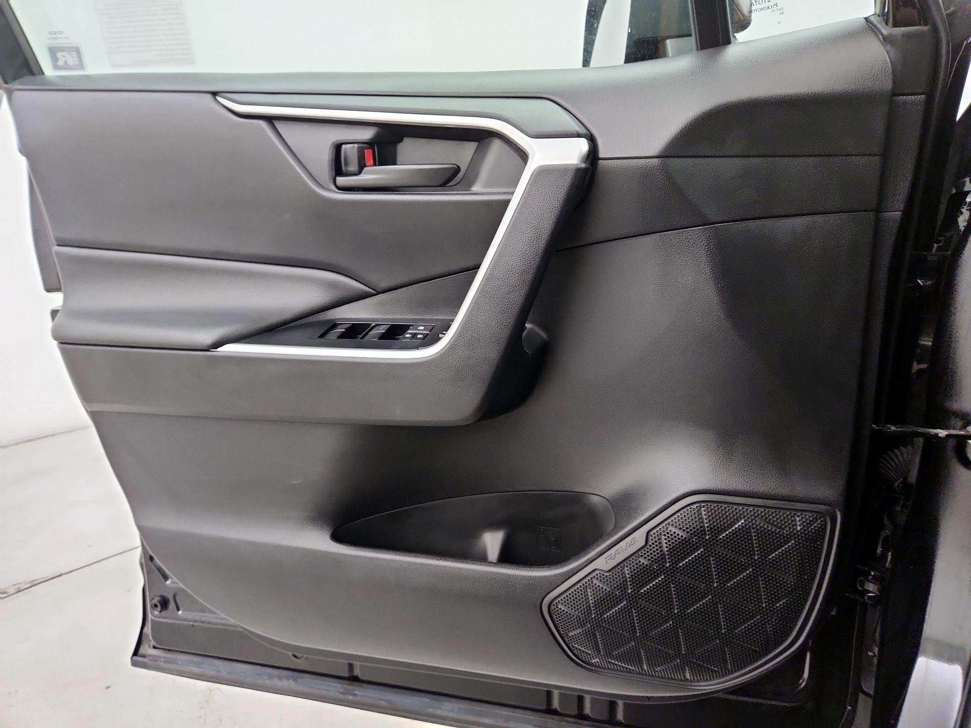 Thumbnail: 2021 Toyota RAV4 - 12
