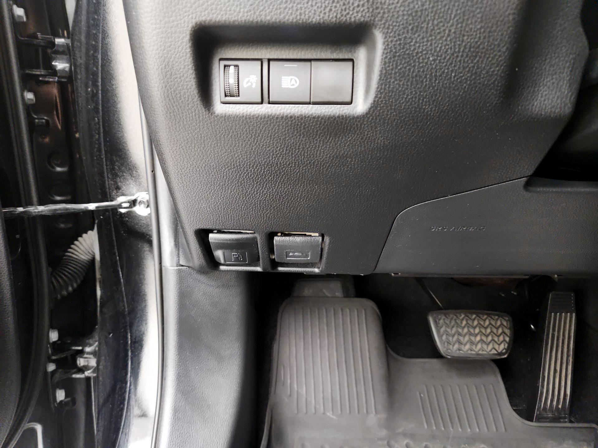 Thumbnail: 2021 Toyota RAV4 - 13