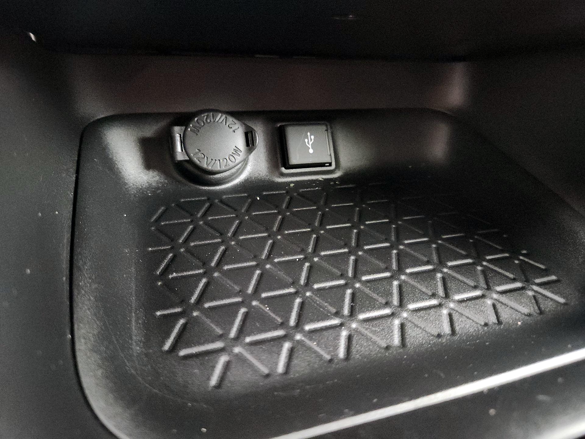 Thumbnail: 2021 Toyota RAV4 - 18