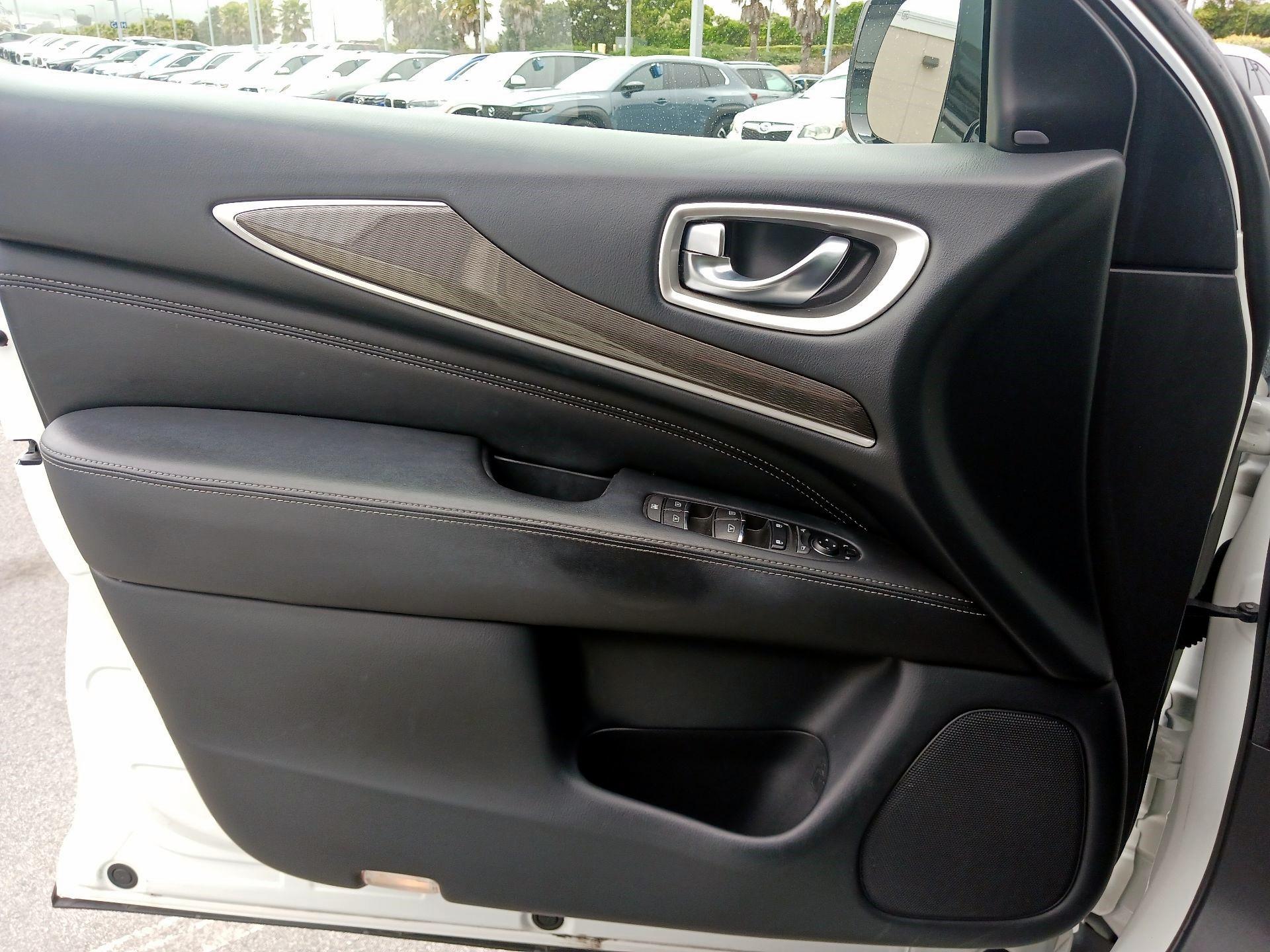 Thumbnail: 2020 INFINITI QX60 - 10