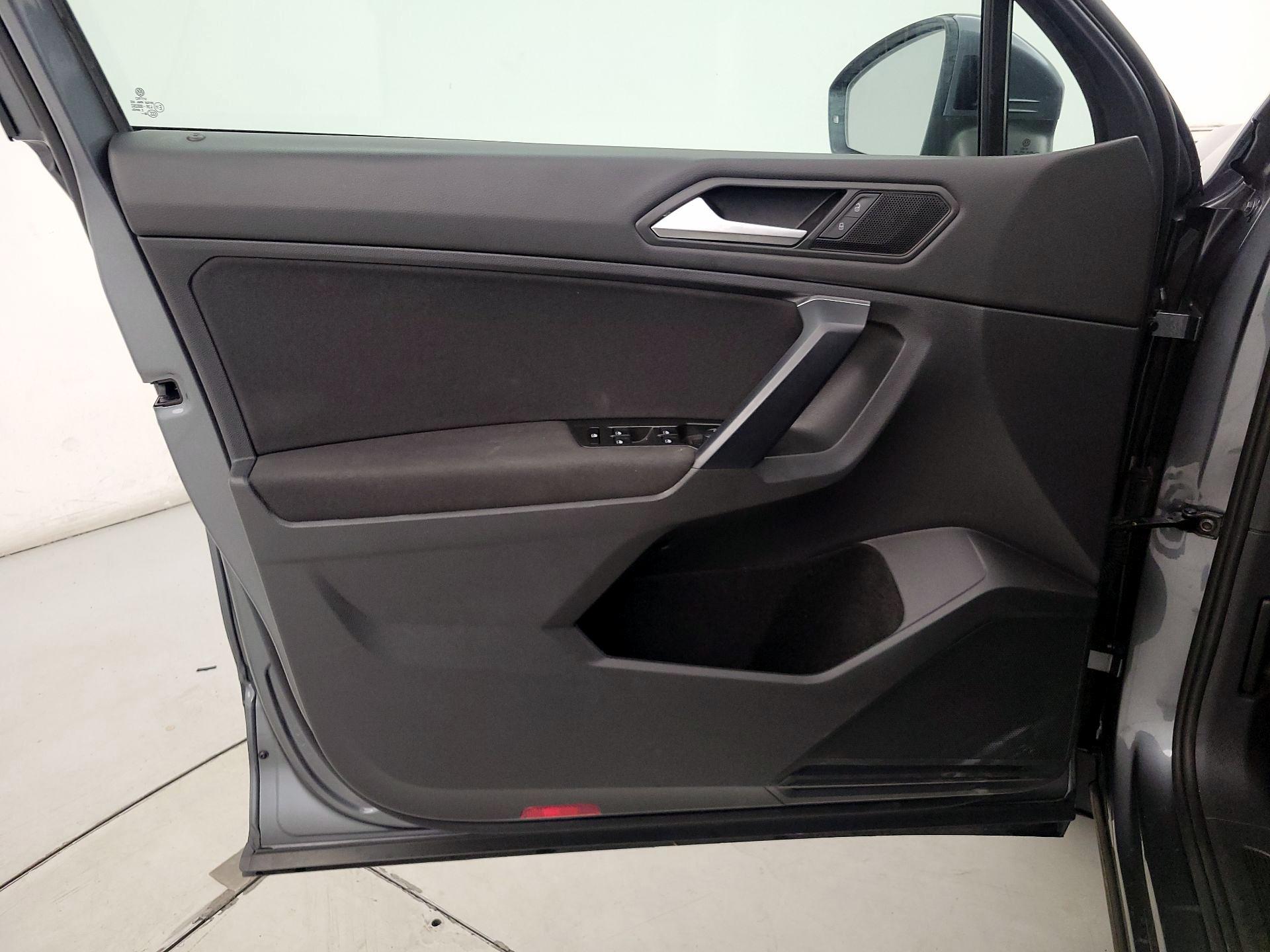 Thumbnail: 2021 Volkswagen Tiguan - 12