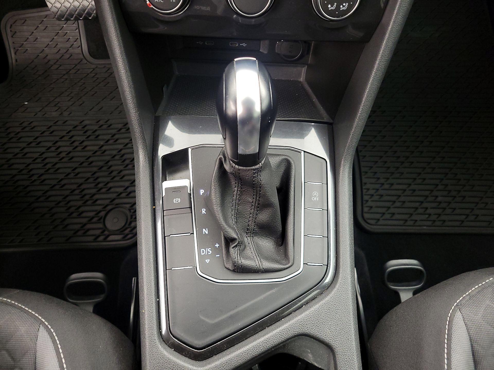 Thumbnail: 2021 Volkswagen Tiguan - 17