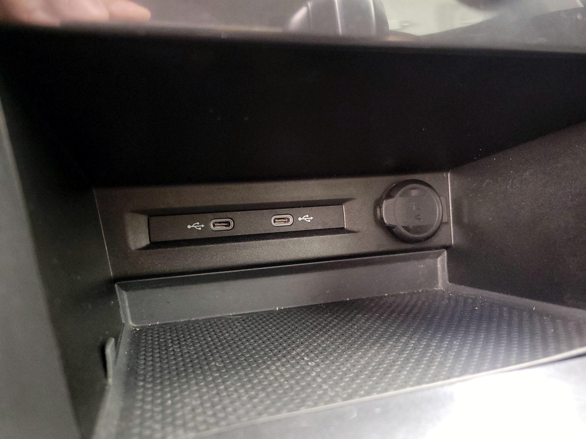 Thumbnail: 2021 Volkswagen Tiguan - 18