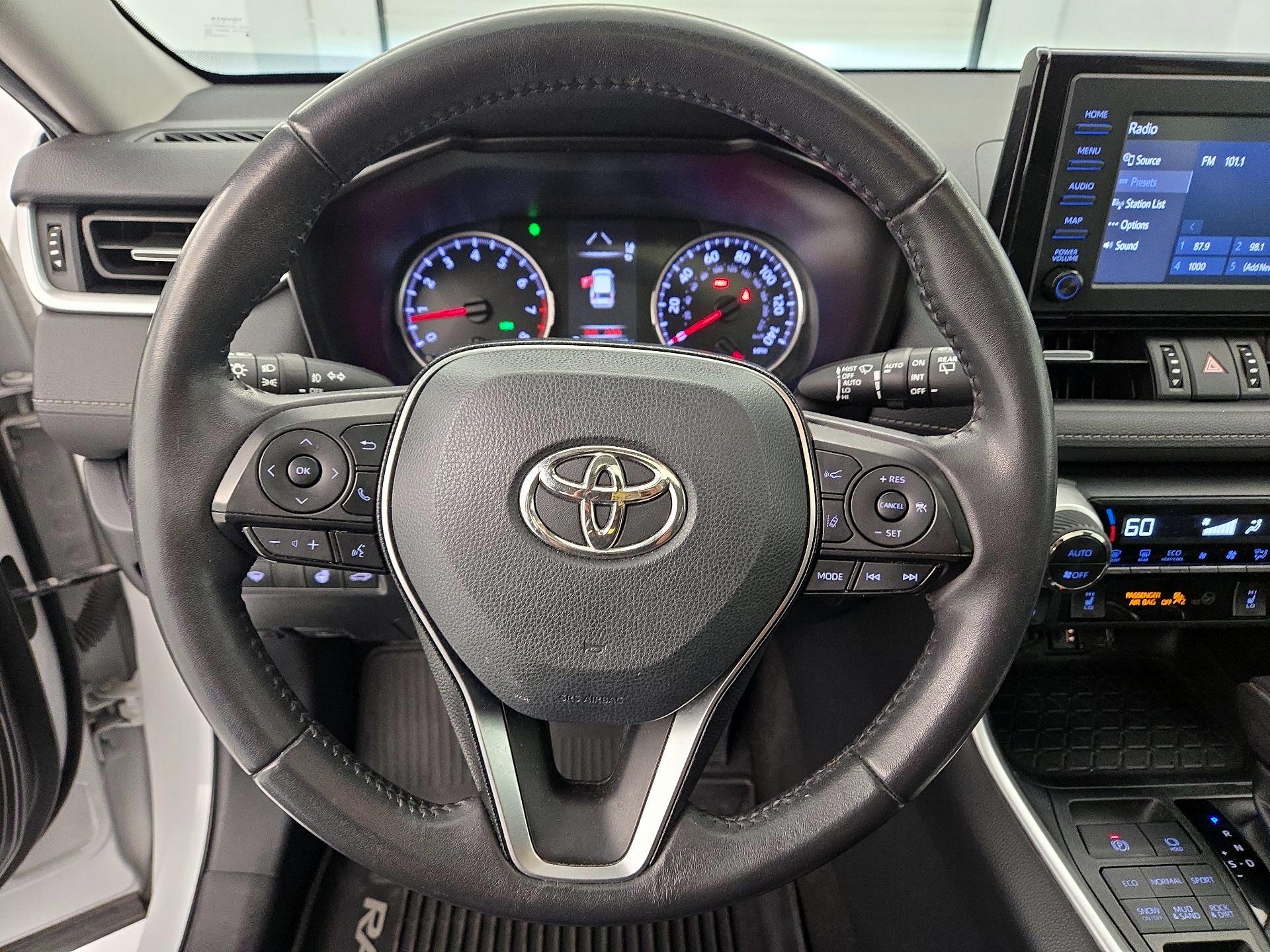 Thumbnail: 2019 Toyota RAV4 - 10