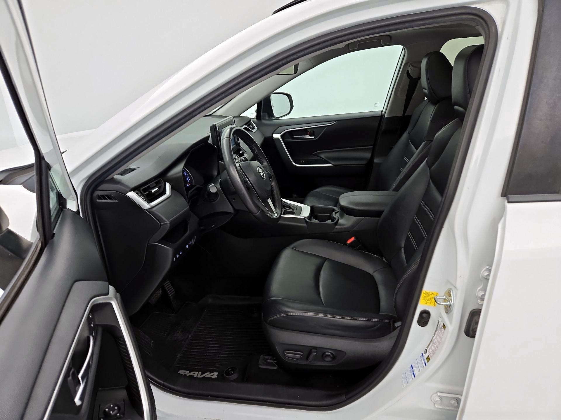 Thumbnail: 2019 Toyota RAV4 - 11