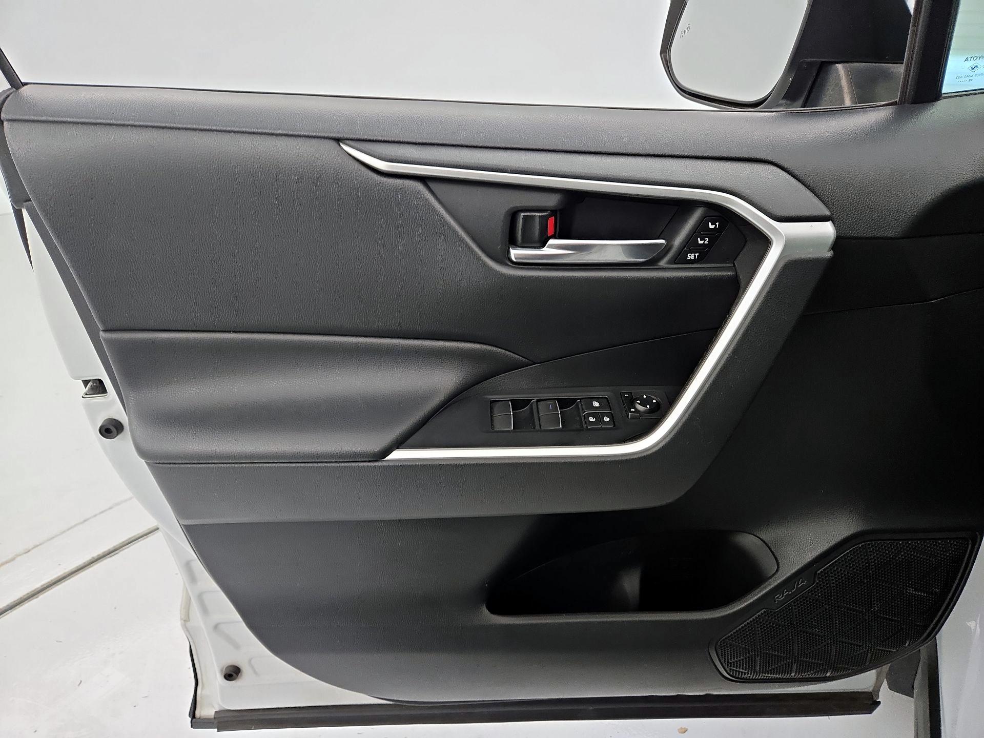 Thumbnail: 2019 Toyota RAV4 - 12