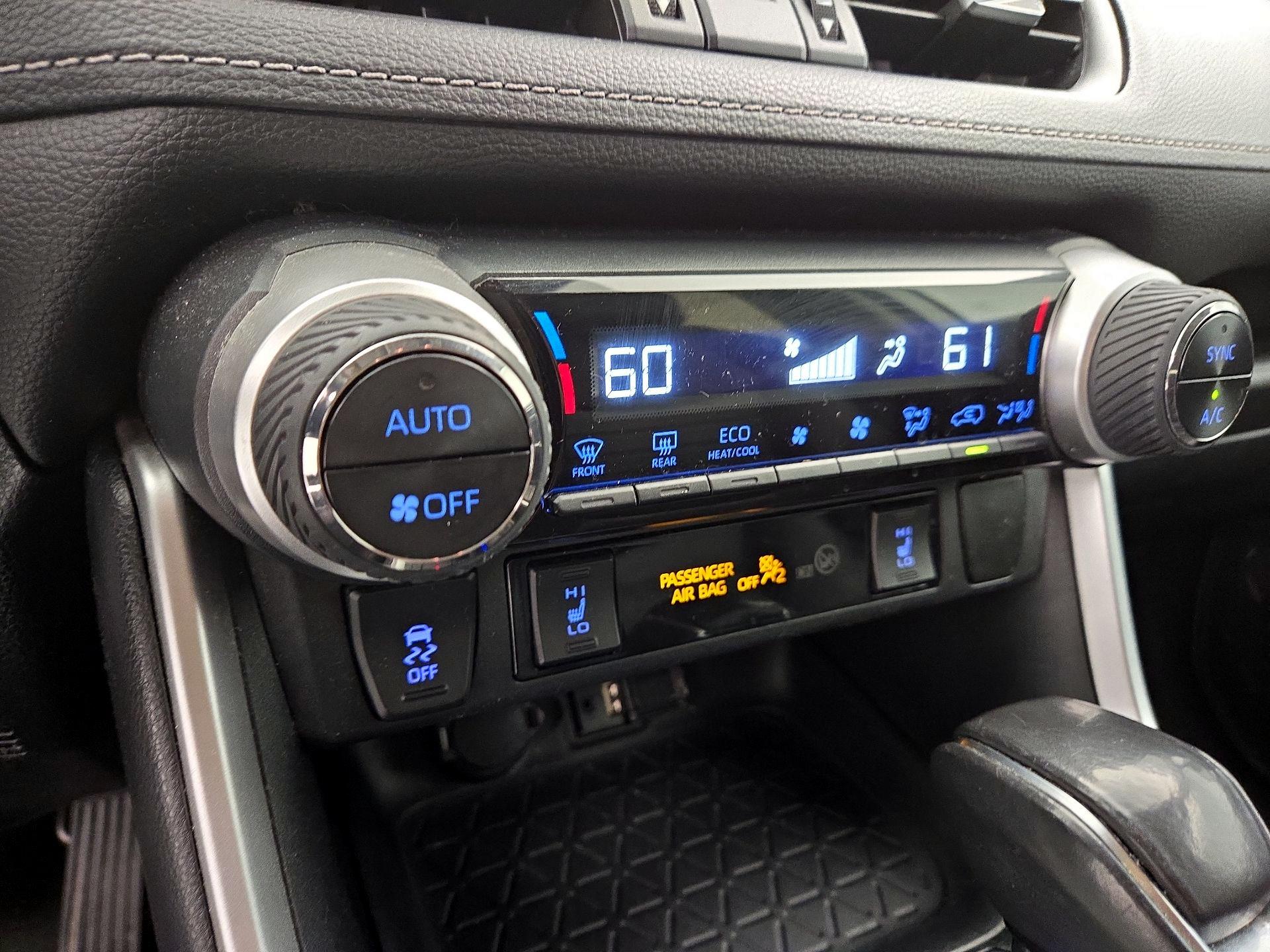 Thumbnail: 2019 Toyota RAV4 - 16