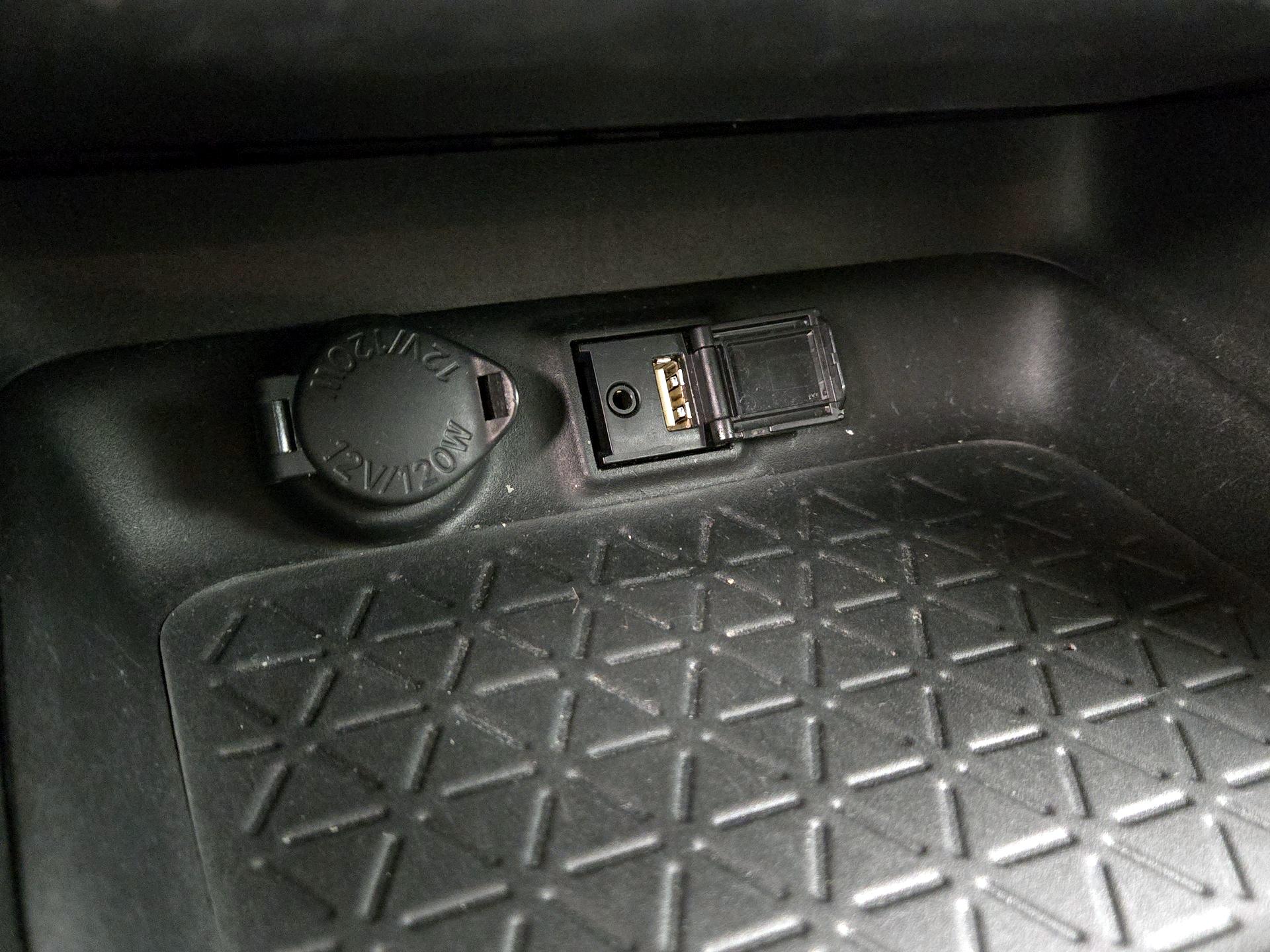 Thumbnail: 2019 Toyota RAV4 - 18