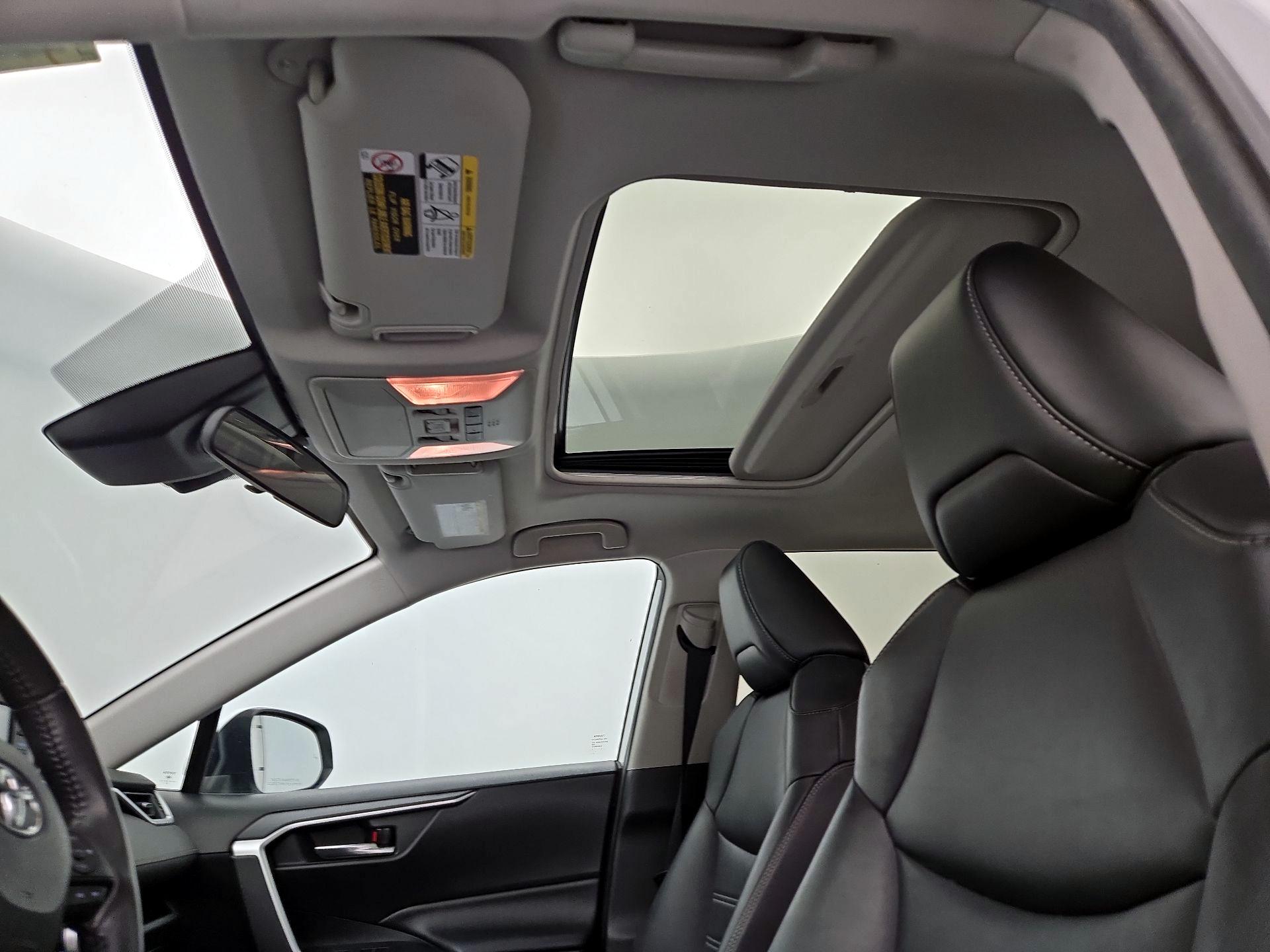 Thumbnail: 2019 Toyota RAV4 - 19