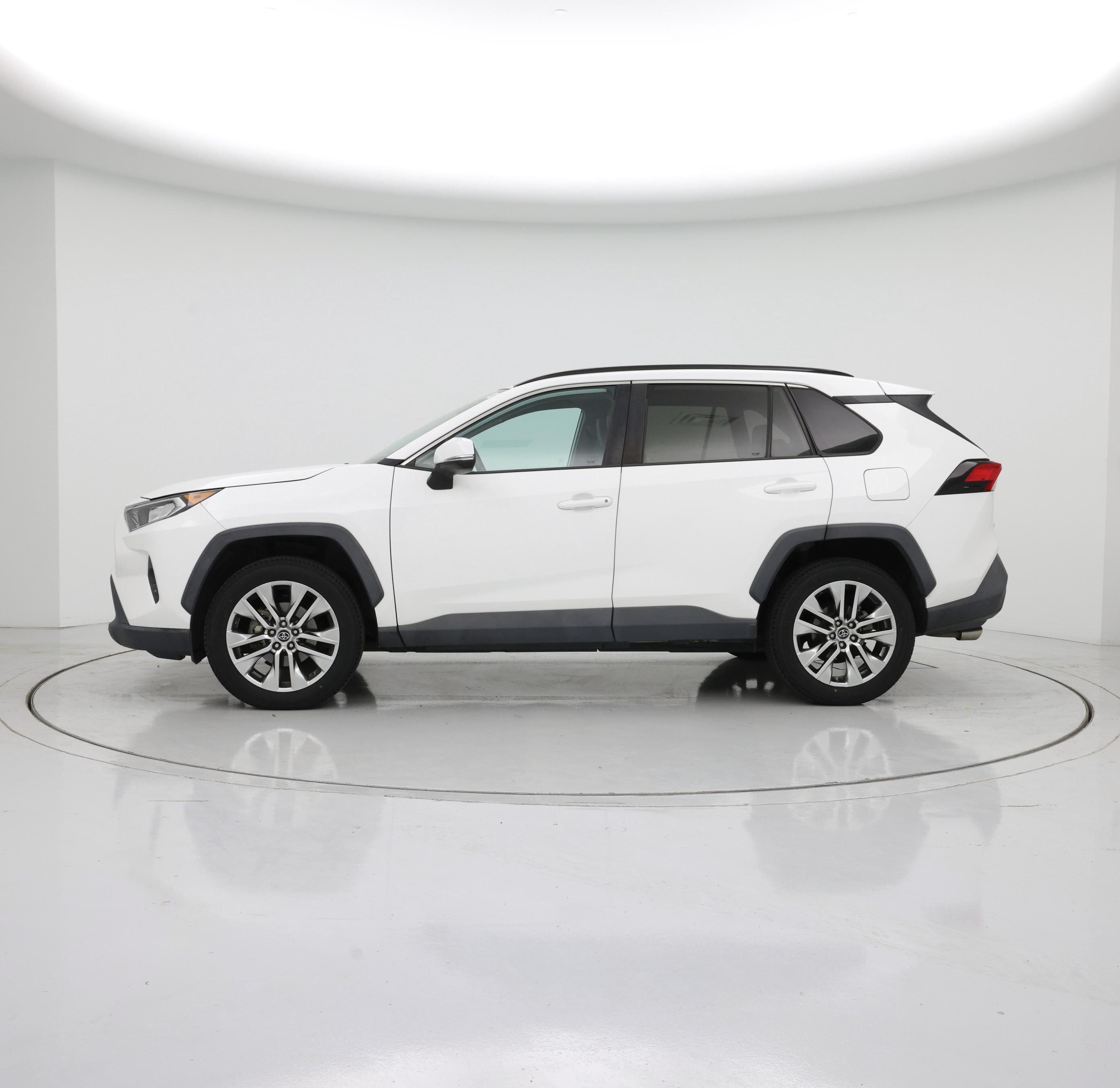 Thumbnail: 2019 Toyota RAV4 - 3