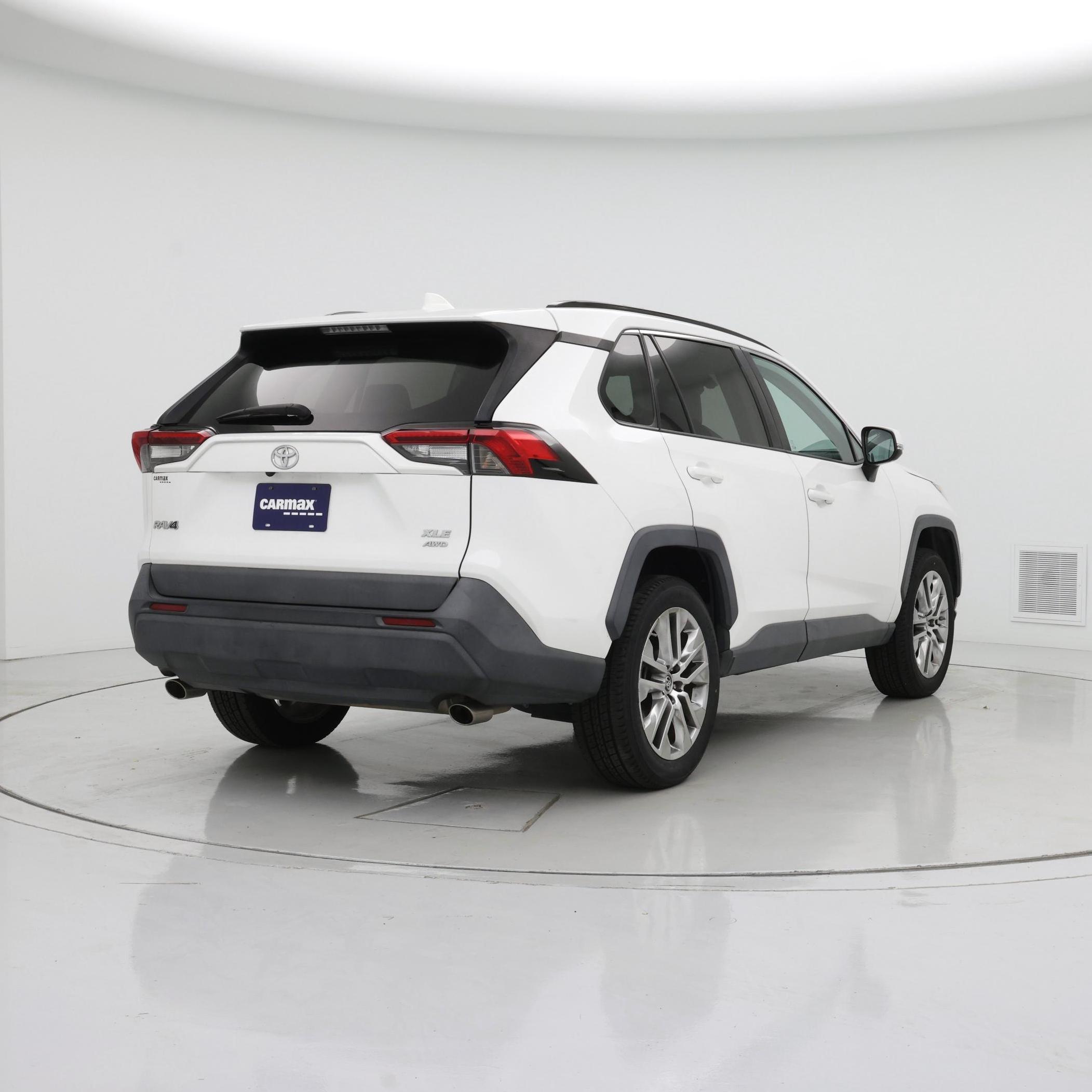 Thumbnail: 2019 Toyota RAV4 - 8