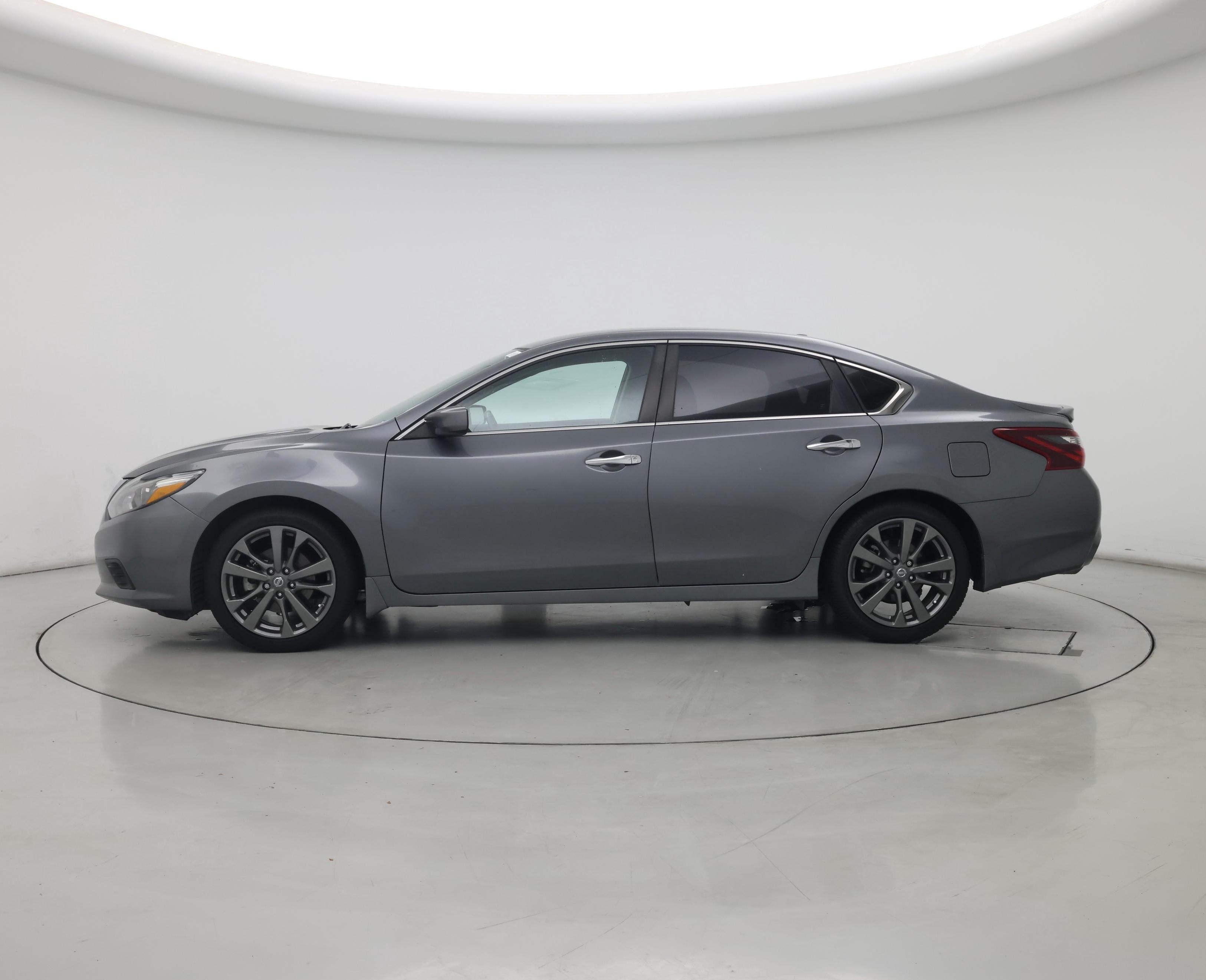 Thumbnail: 2018 Nissan Altima - 3