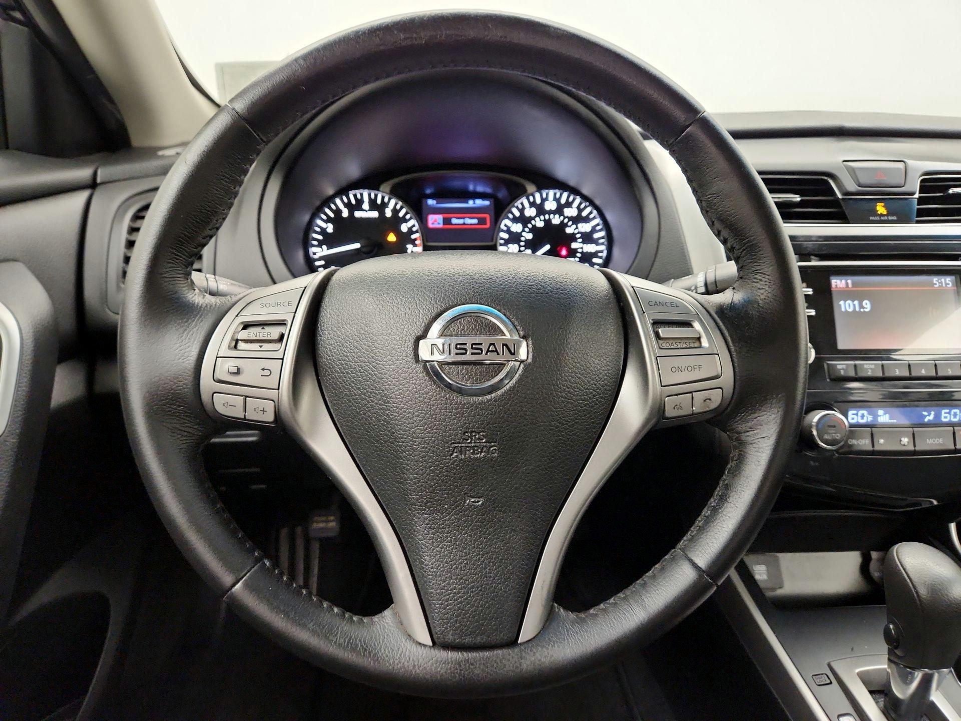 Thumbnail: 2015 Nissan Altima - 10