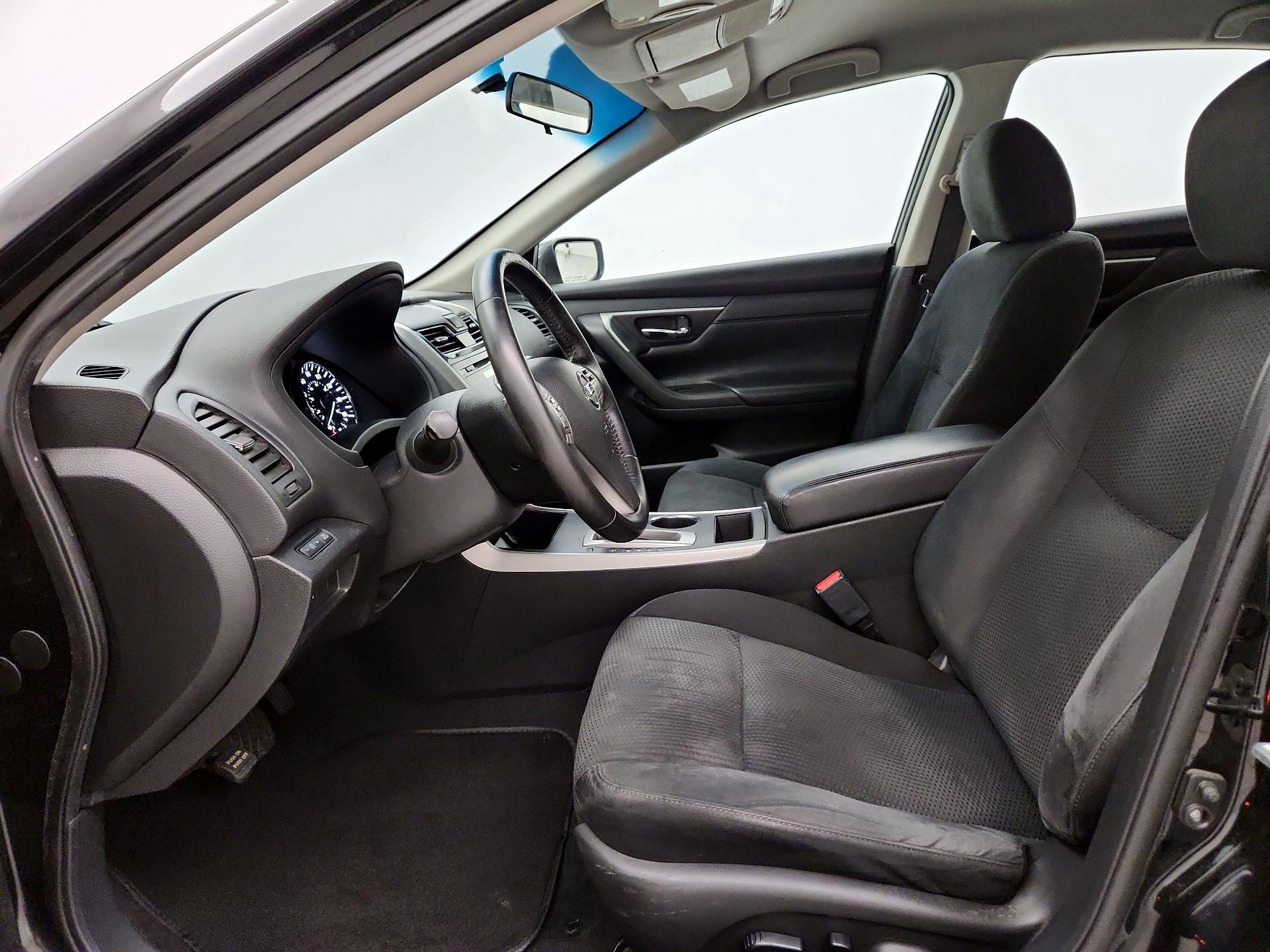 Thumbnail: 2015 Nissan Altima - 11
