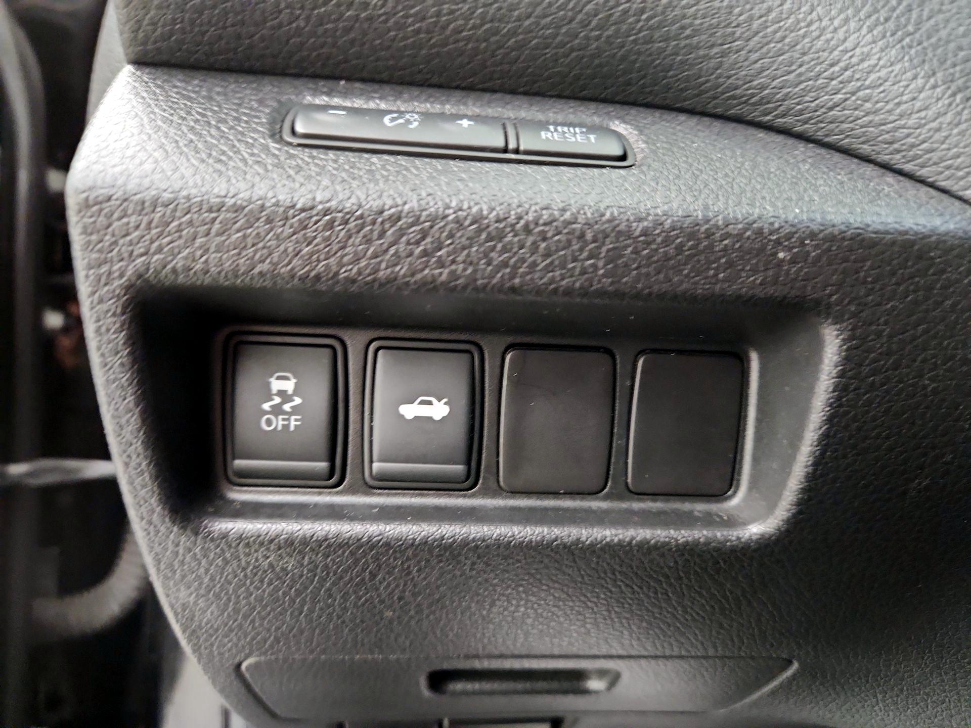 Thumbnail: 2015 Nissan Altima - 13