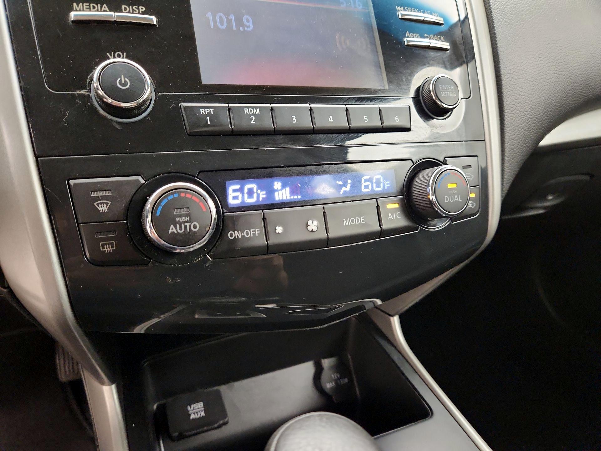 Thumbnail: 2015 Nissan Altima - 16