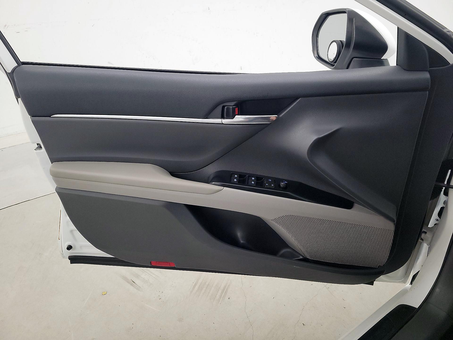 Thumbnail: 2020 Toyota Camry - 12