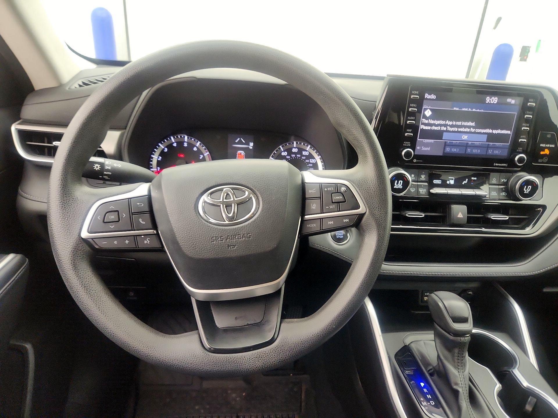 Thumbnail: 2022 Toyota Highlander - 10