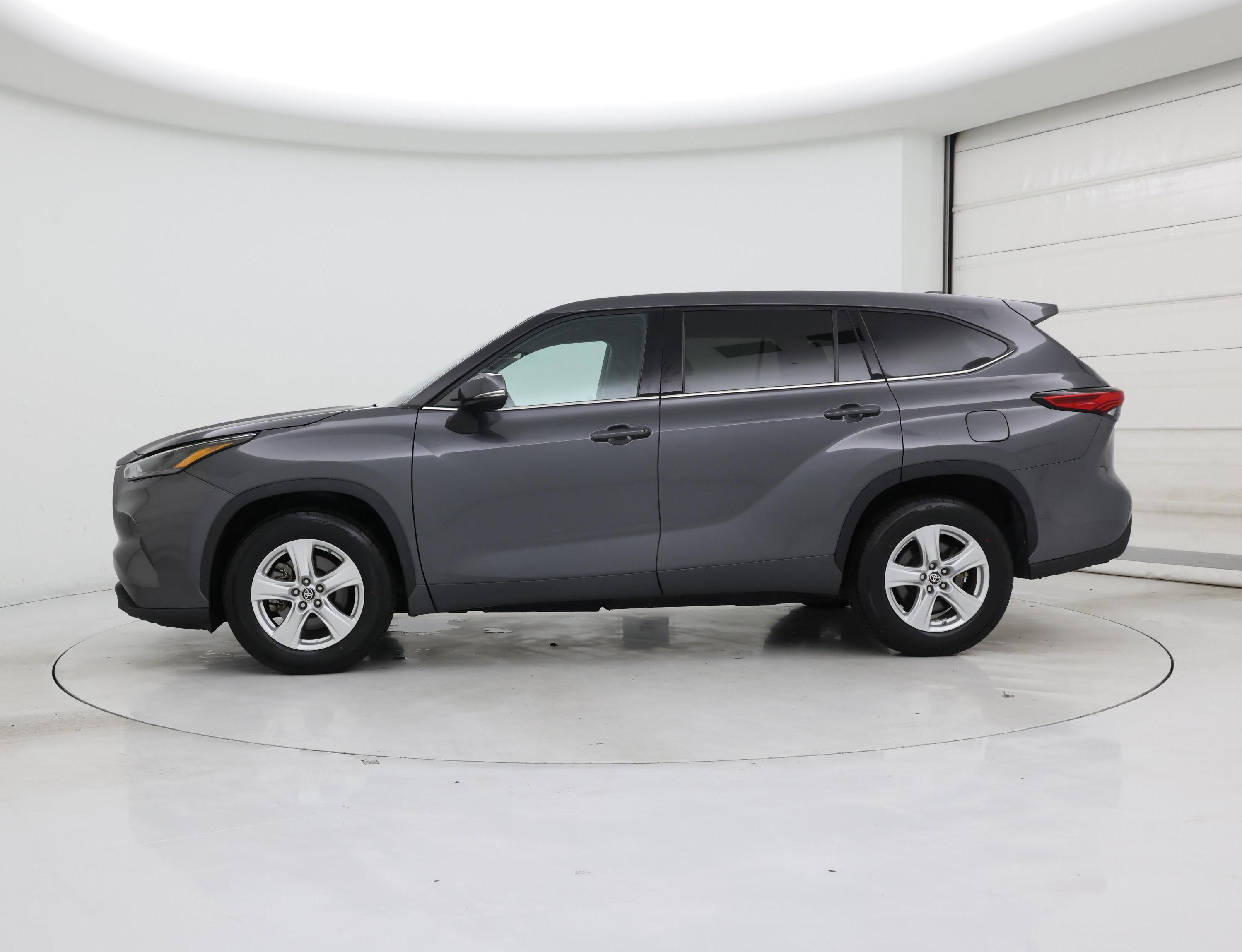 Thumbnail: 2022 Toyota Highlander - 3