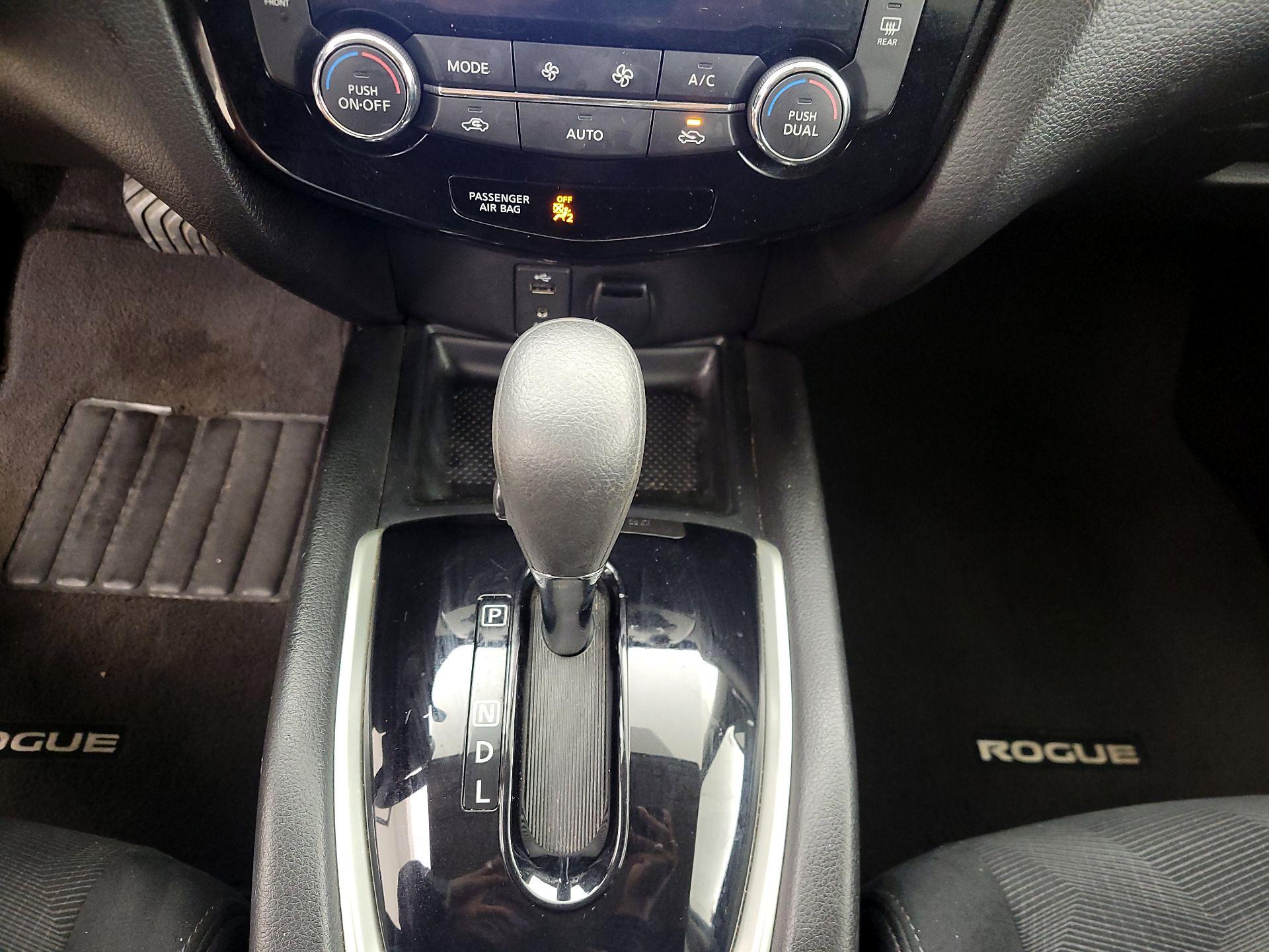 Thumbnail: 2014 Nissan Rogue - 18