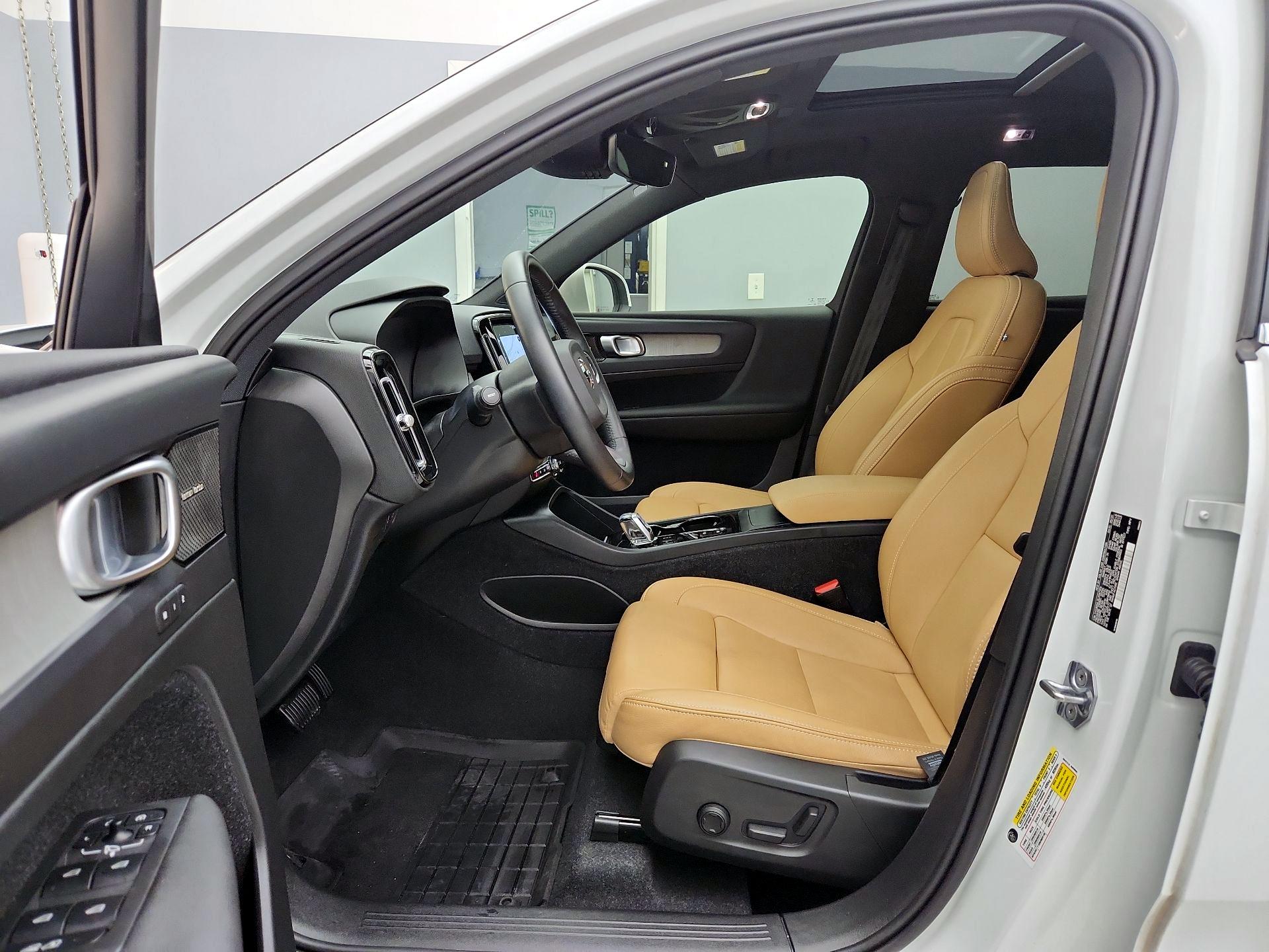 Thumbnail: 2020 Volvo XC40 - 11