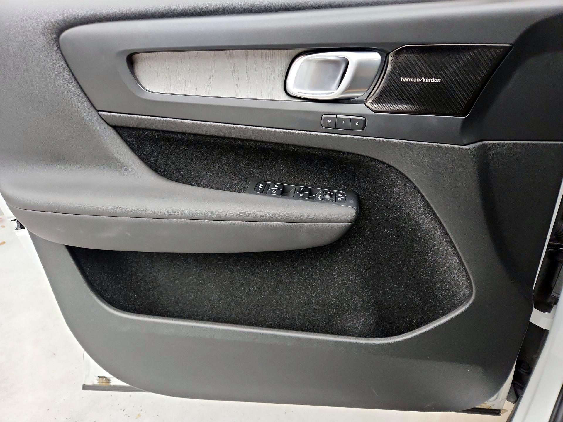 Thumbnail: 2020 Volvo XC40 - 12