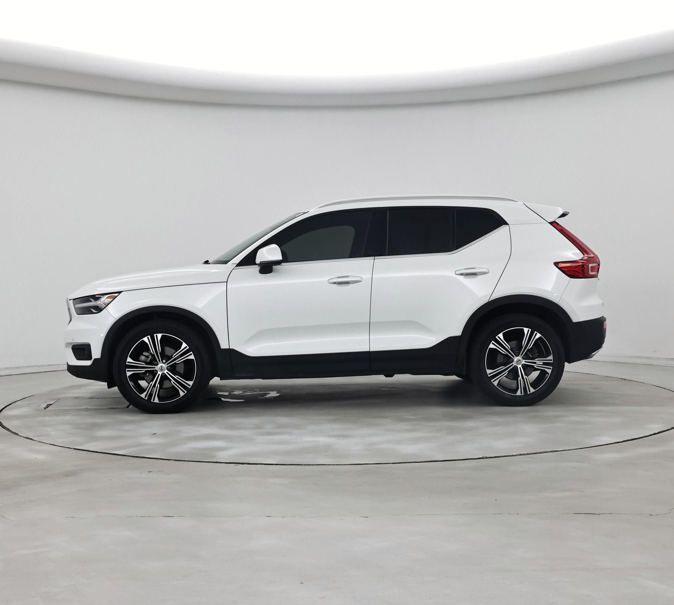 Thumbnail: 2020 Volvo XC40 - 3