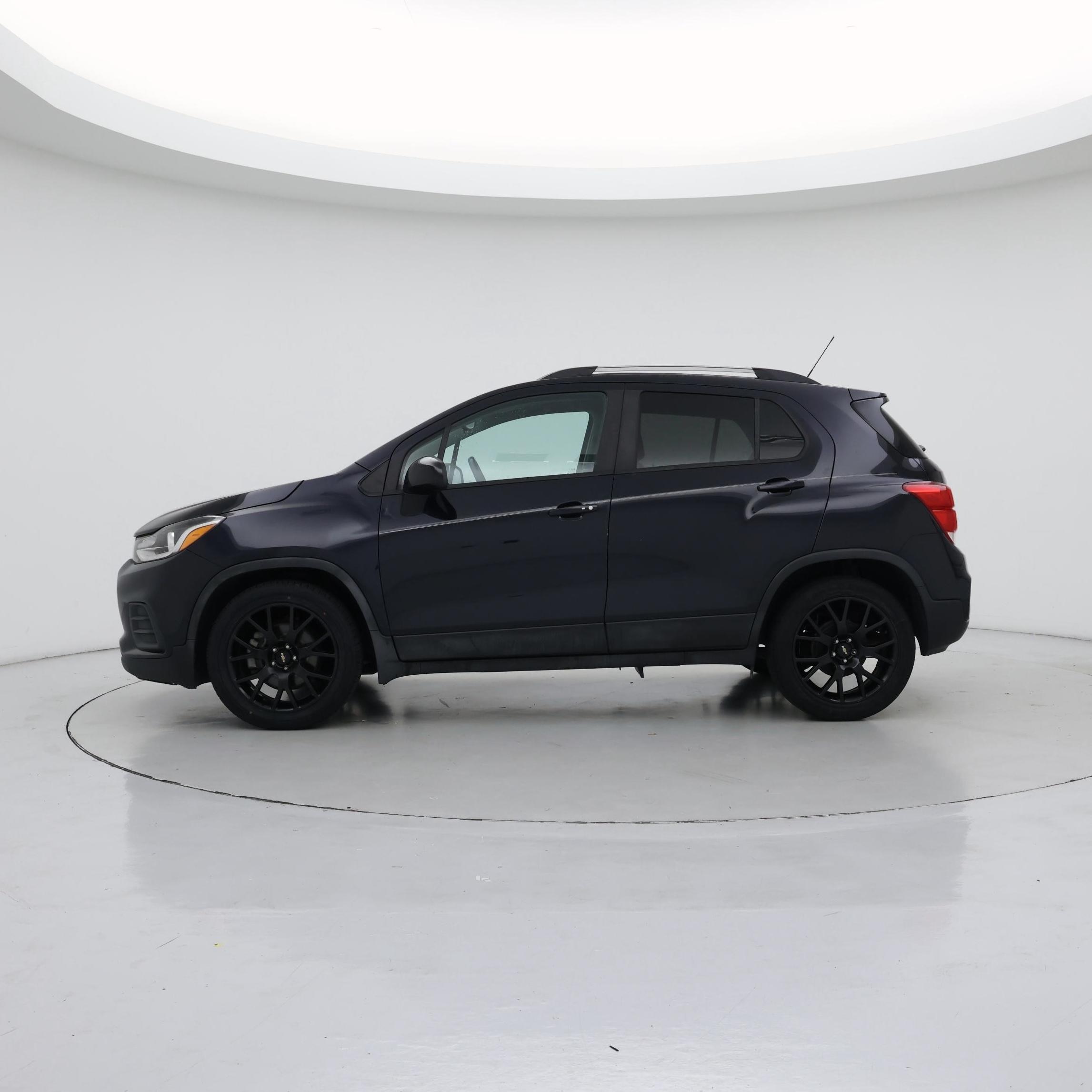 Thumbnail: 2021 Chevrolet Trax - 3