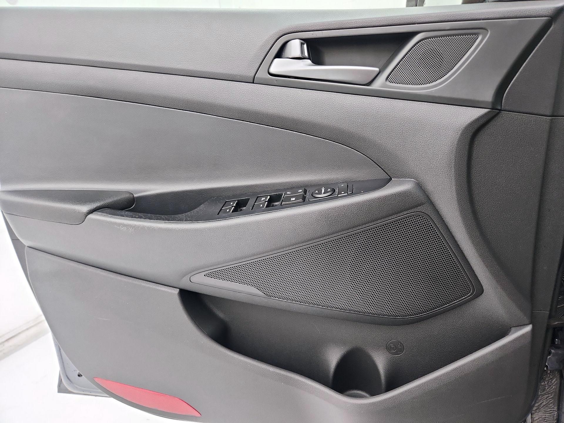 Thumbnail: 2016 Hyundai Tucson - 12